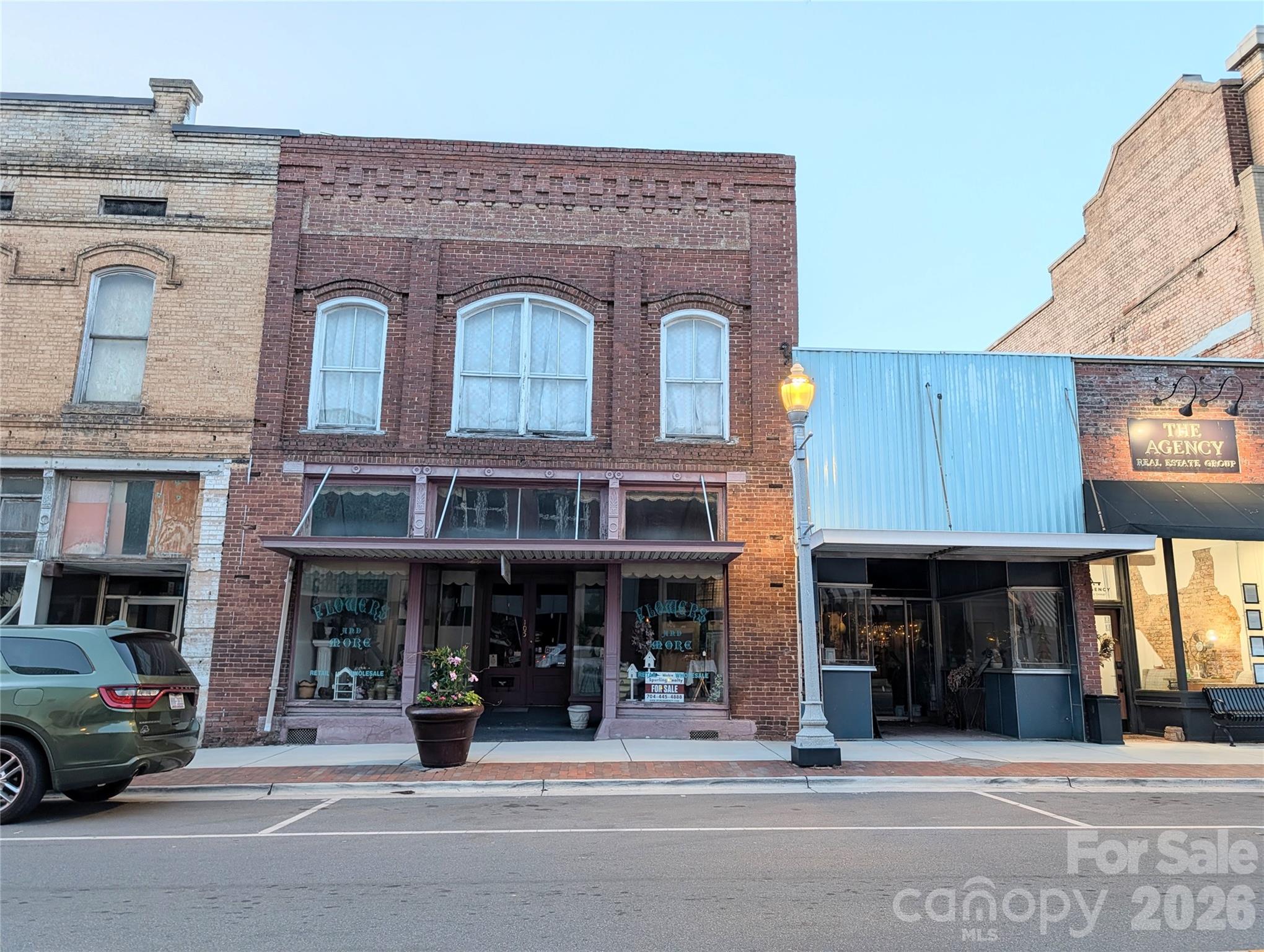 105 And 107 E Main Street Property Photo 2