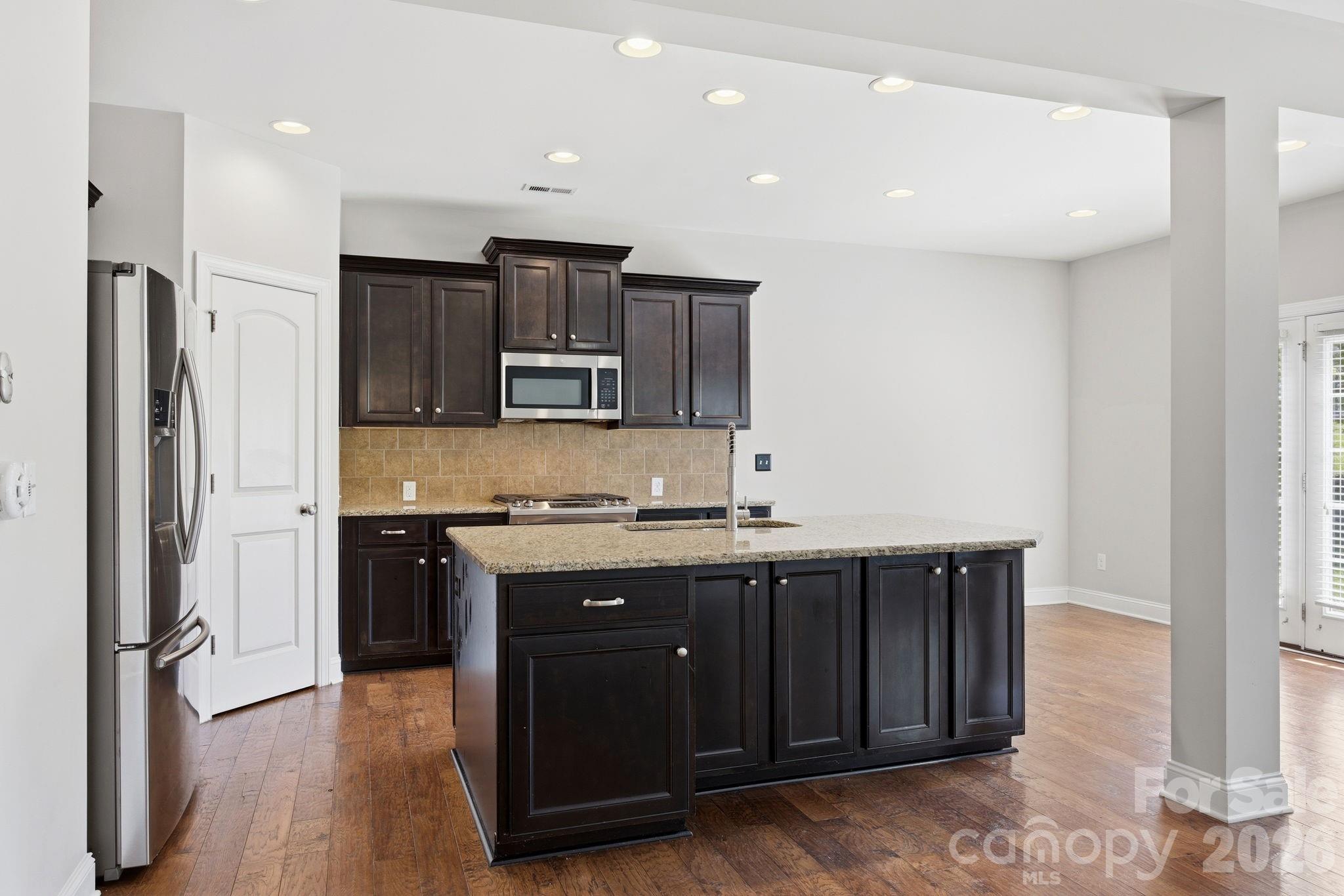 2284 Barrowcliffe Drive Property Photo 12