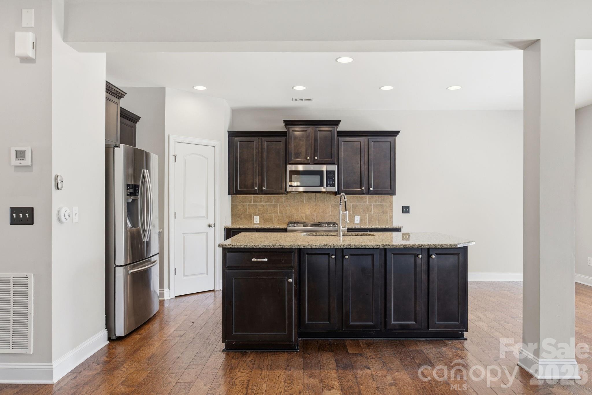 2284 Barrowcliffe Drive Property Photo 13