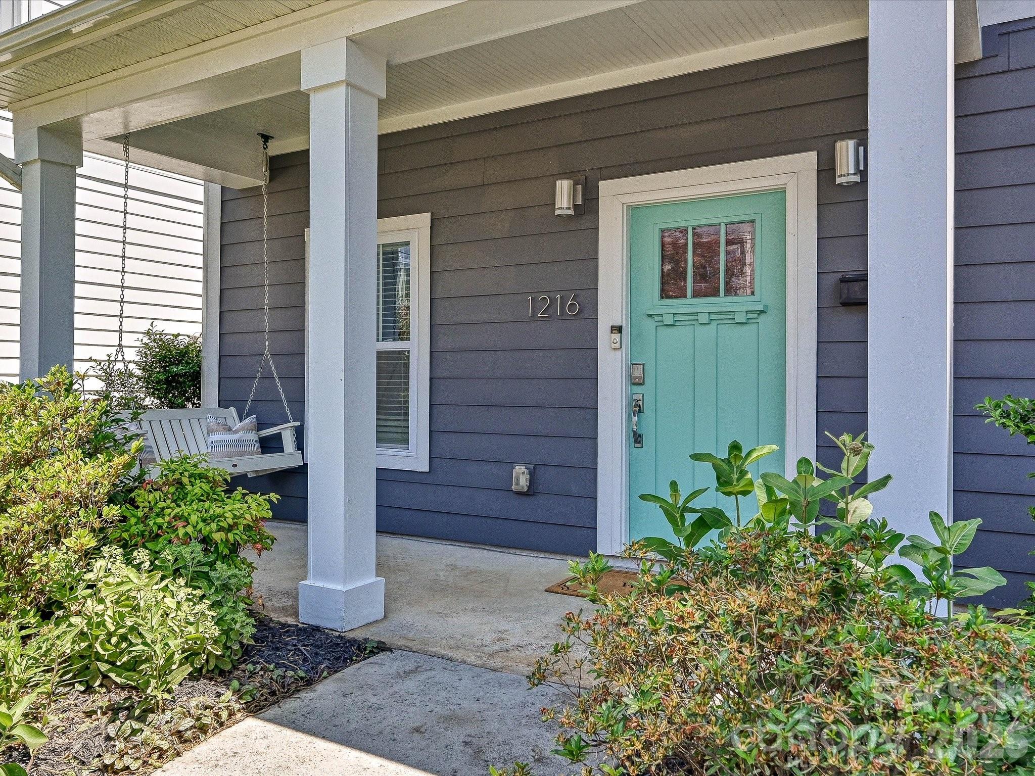 1216 Lomax Avenue Property Photo 3