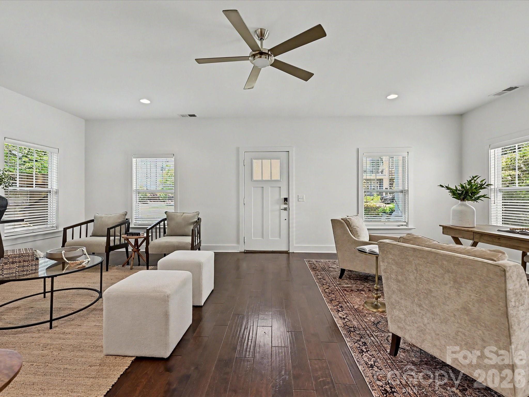 1216 Lomax Avenue Property Photo 5