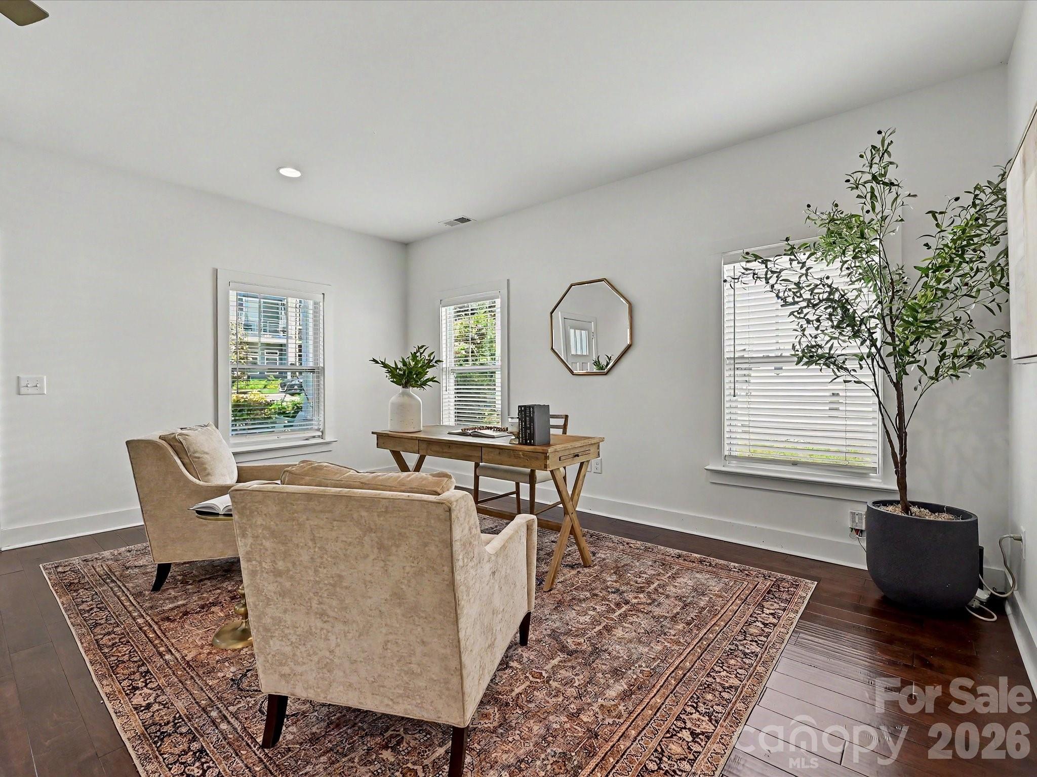 1216 Lomax Avenue Property Photo 6