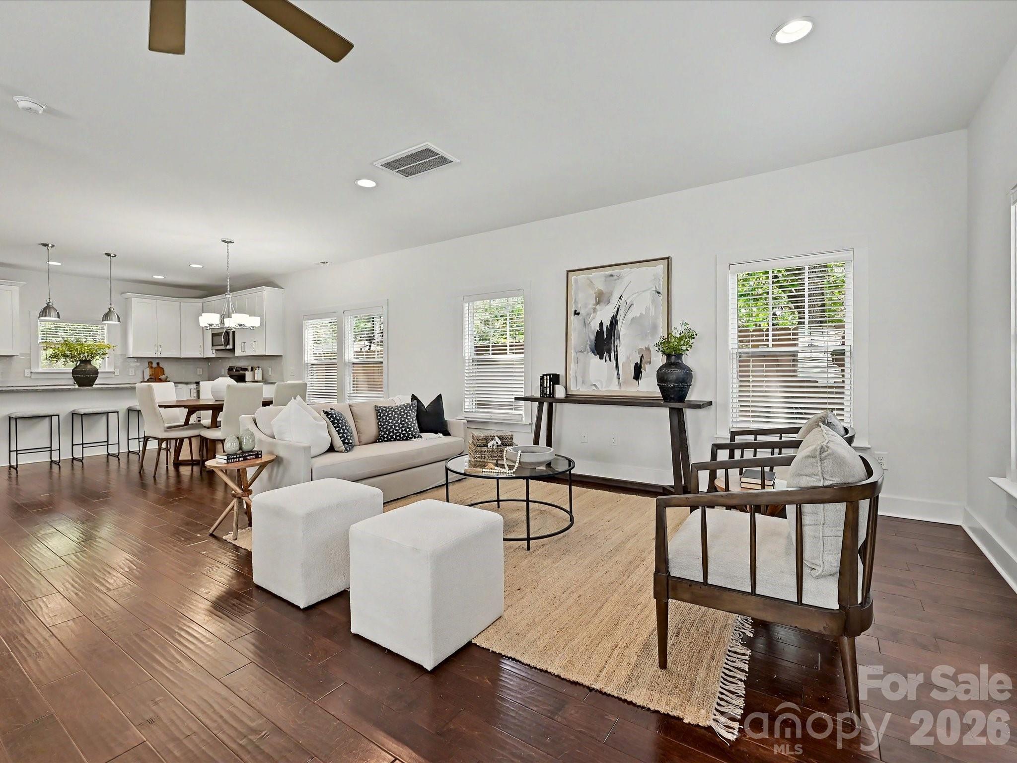 1216 Lomax Avenue Property Photo 8