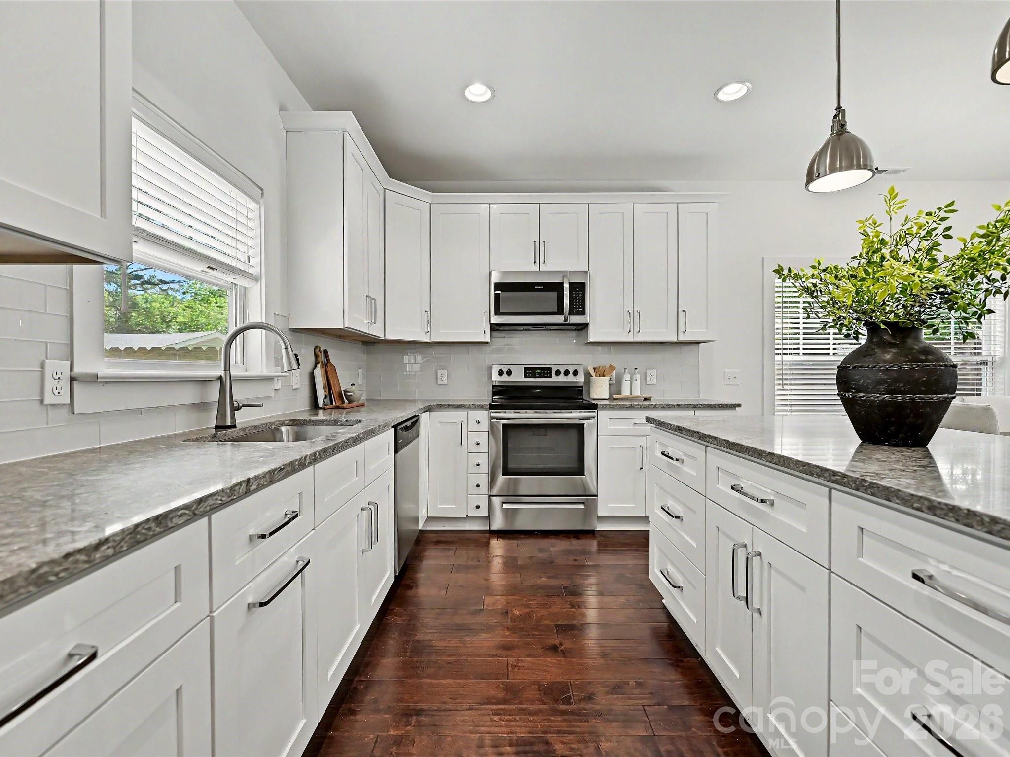 1216 Lomax Avenue Property Photo 14