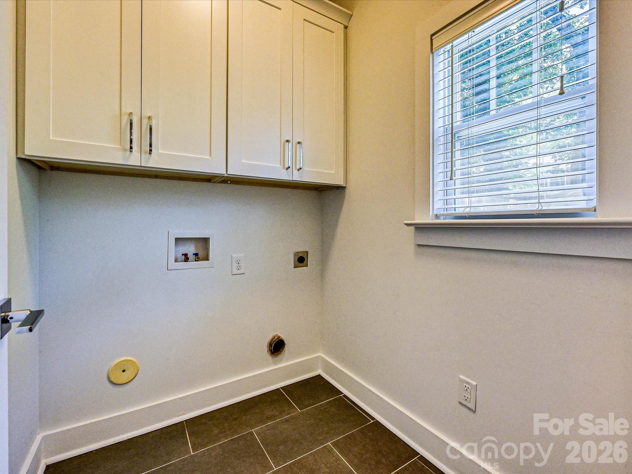 1216 Lomax Avenue Property Photo 28