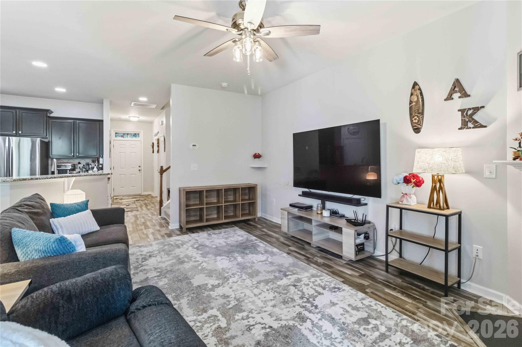 7048 Woodsbay Lane Property Photo 12