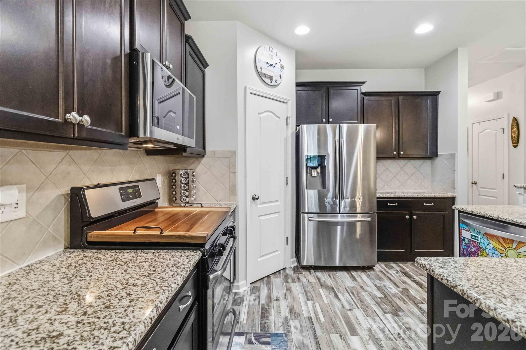 7048 Woodsbay Lane Property Photo 16