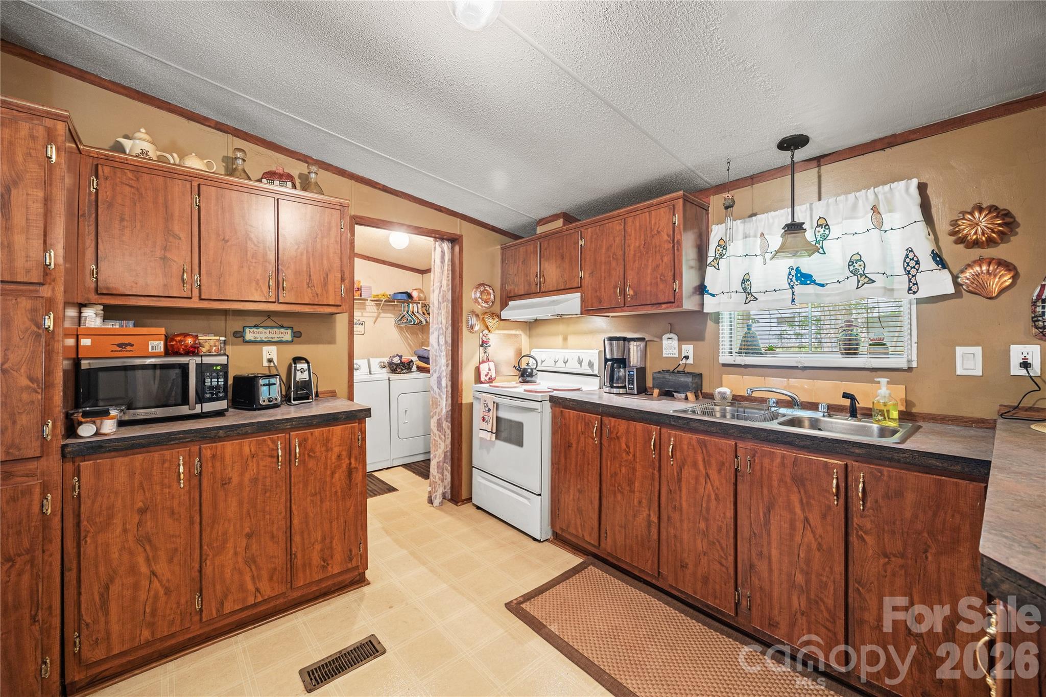 323 Carlyle Road Property Photo 4