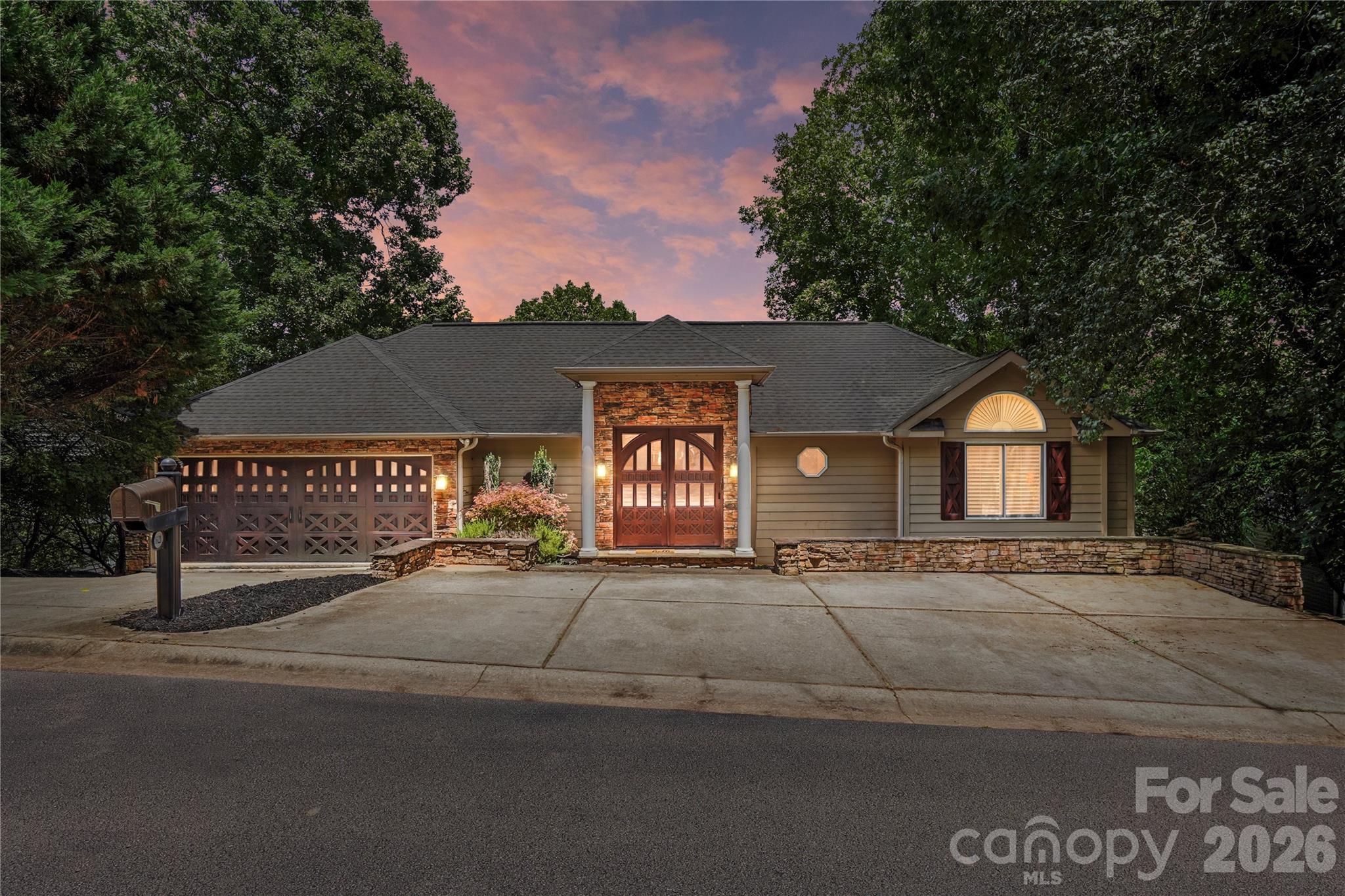 16121 Tana Tea Circle Property Photo 1