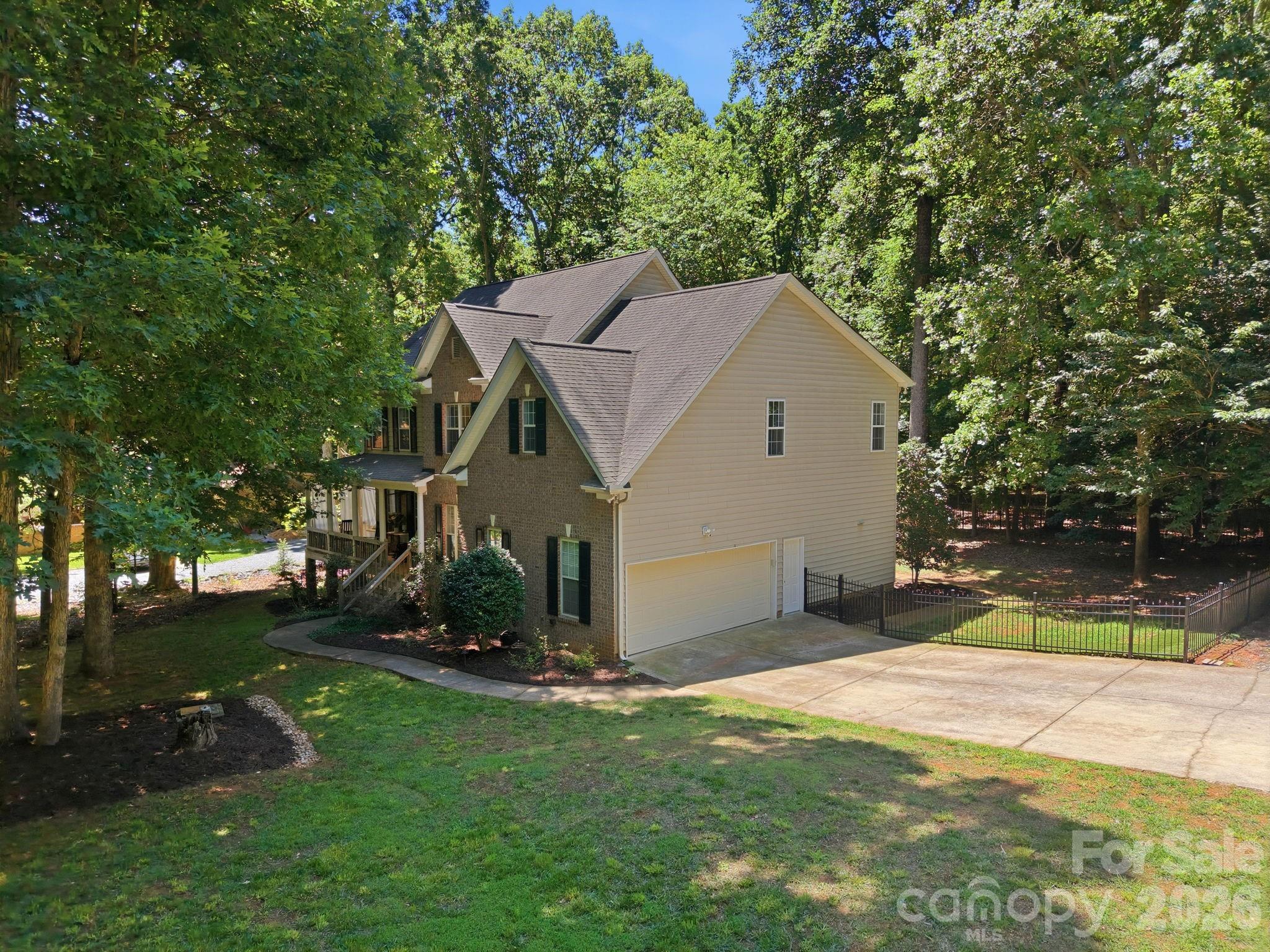 2006 Wedgewood Drive Property Photo 2