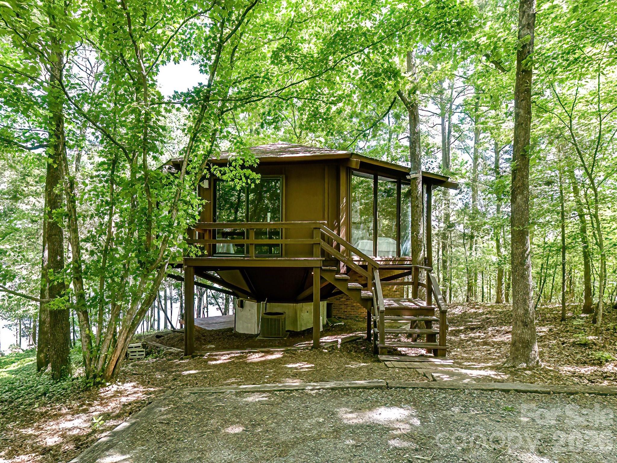 1665 Bowater Road Property Photo 2