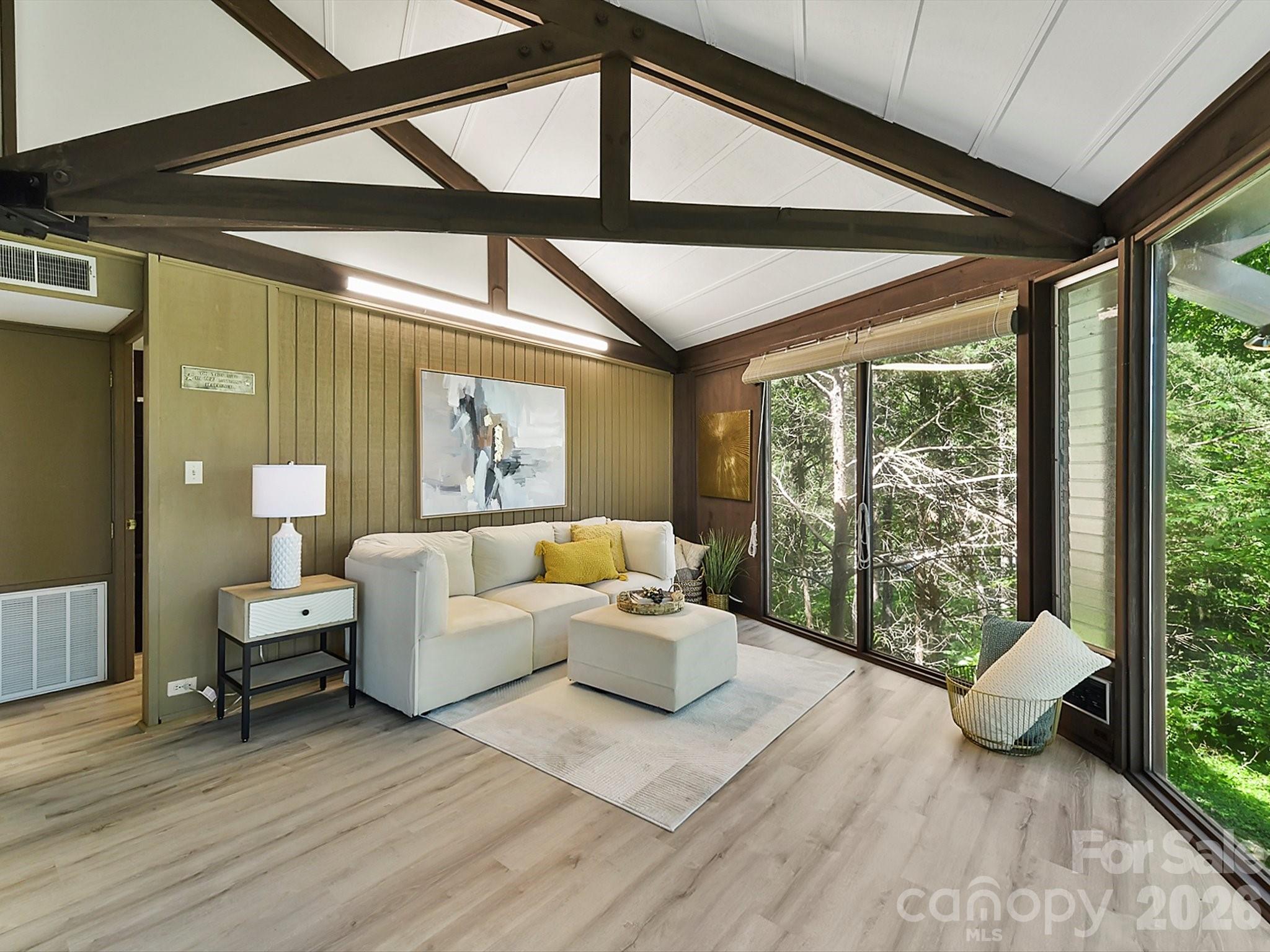1665 Bowater Road Property Photo 4