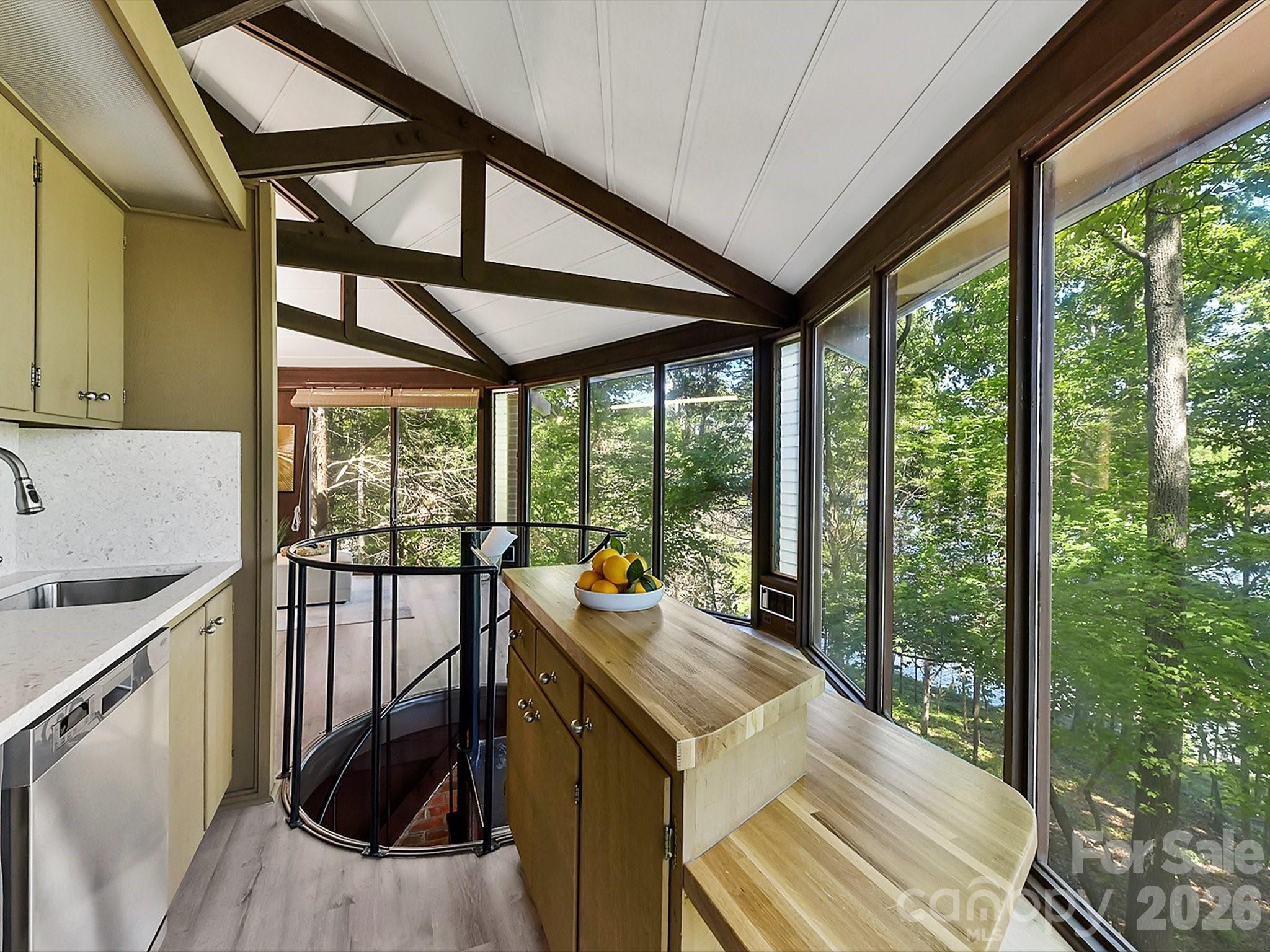 1665 Bowater Road Property Photo 8