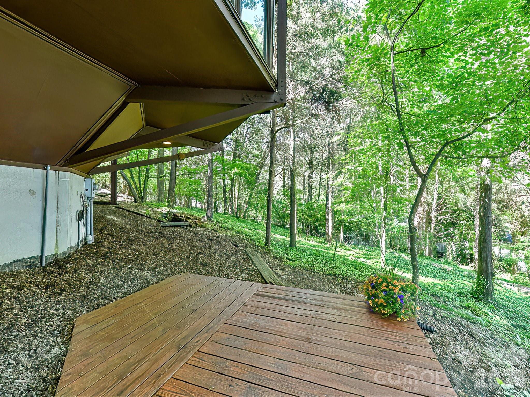 1665 Bowater Road Property Photo 26