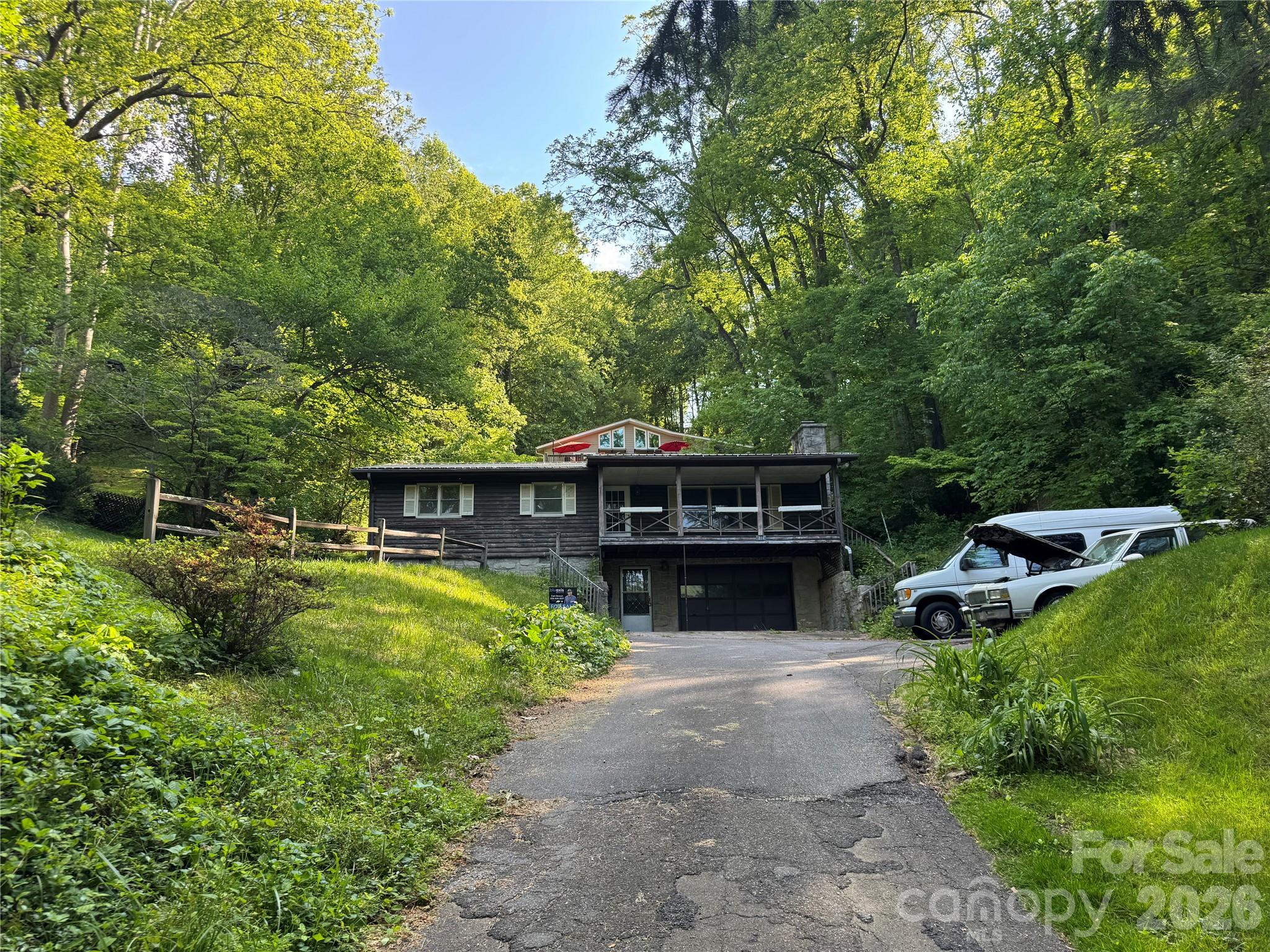 814 Mountain View Drive Property Photo 2