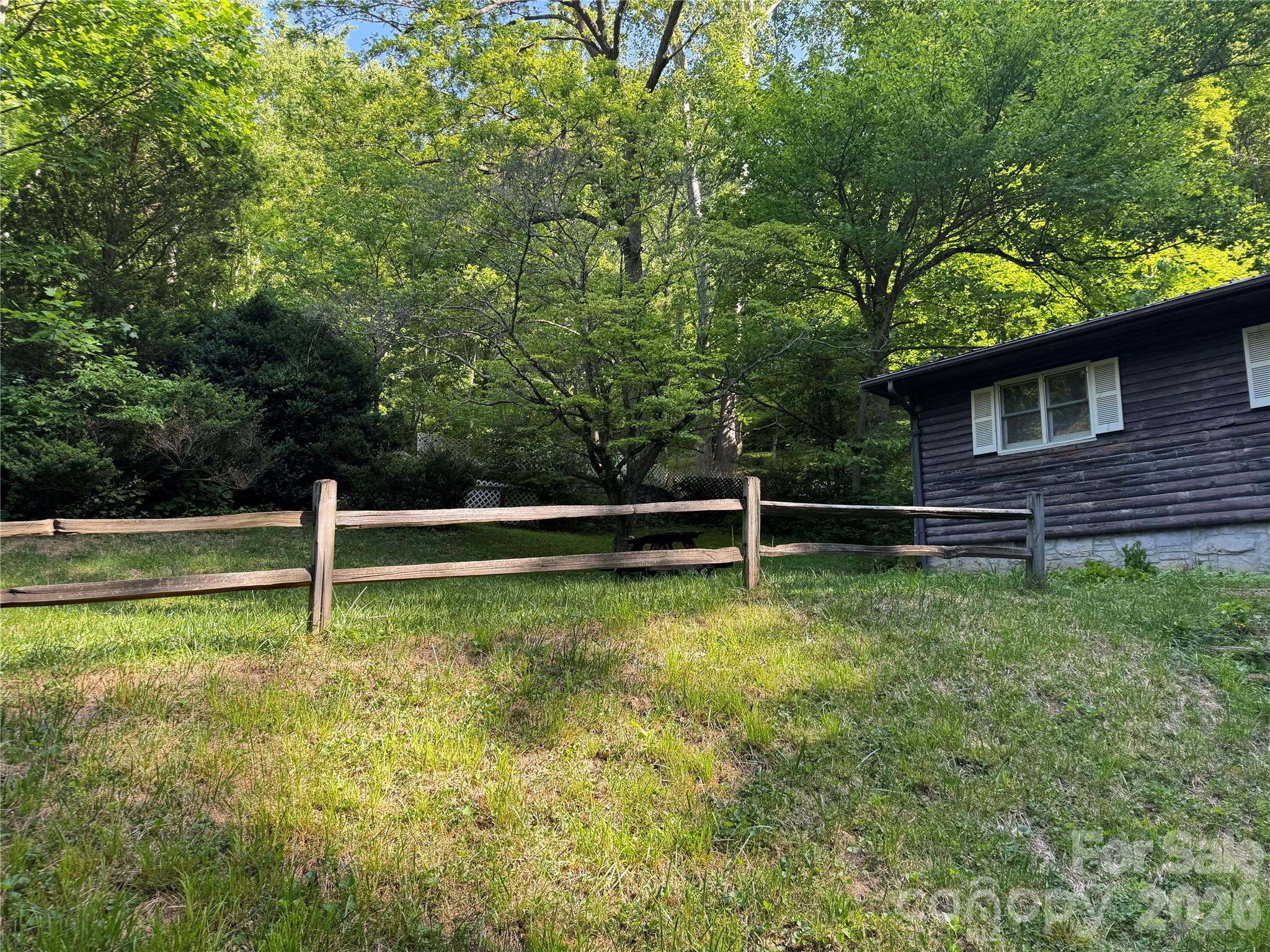 814 Mountain View Drive Property Photo 3