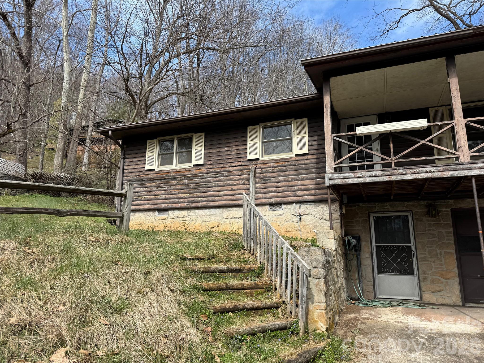 814 Mountain View Drive Property Photo 5