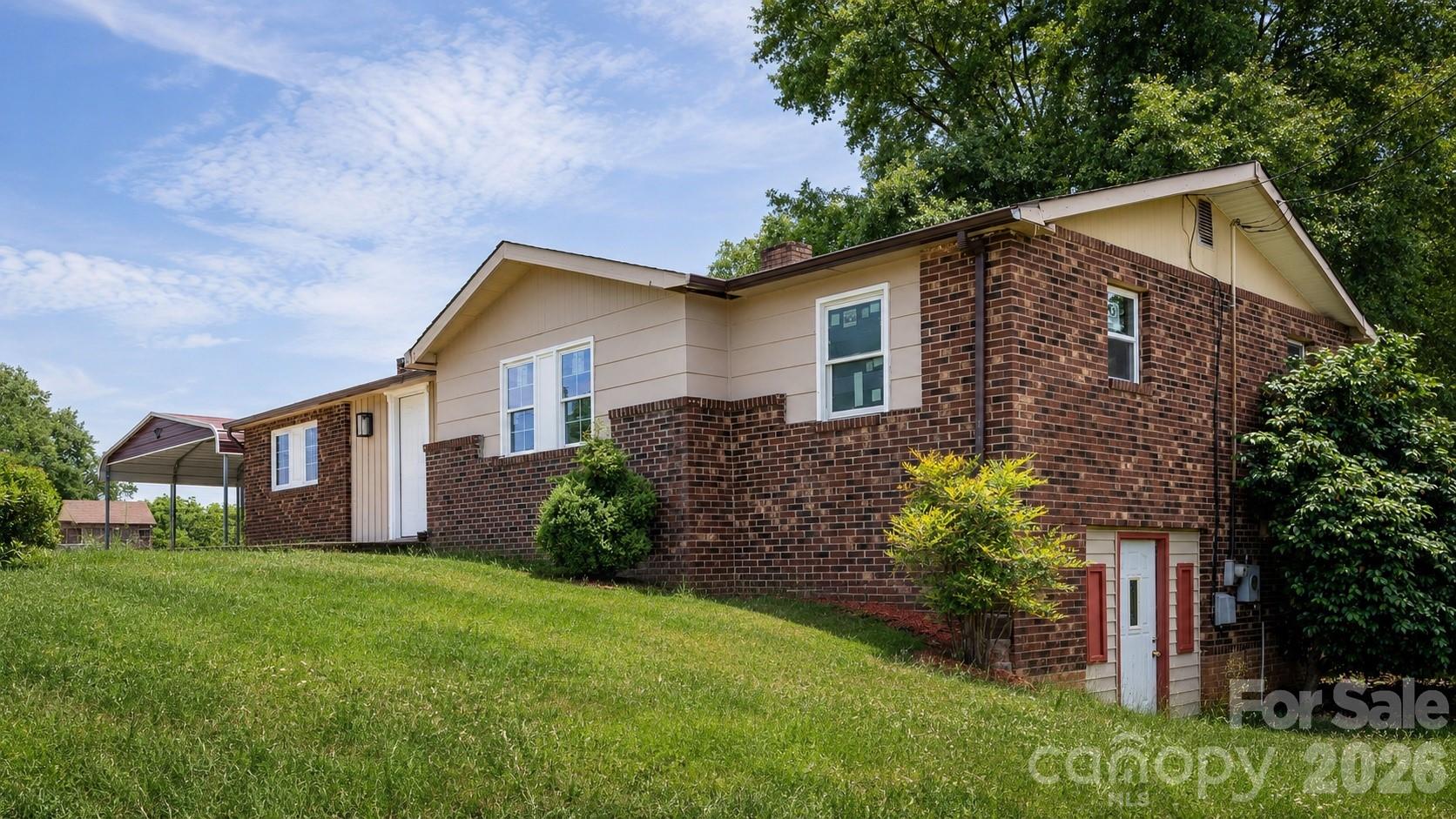 607 Carlos Street Property Photo 1