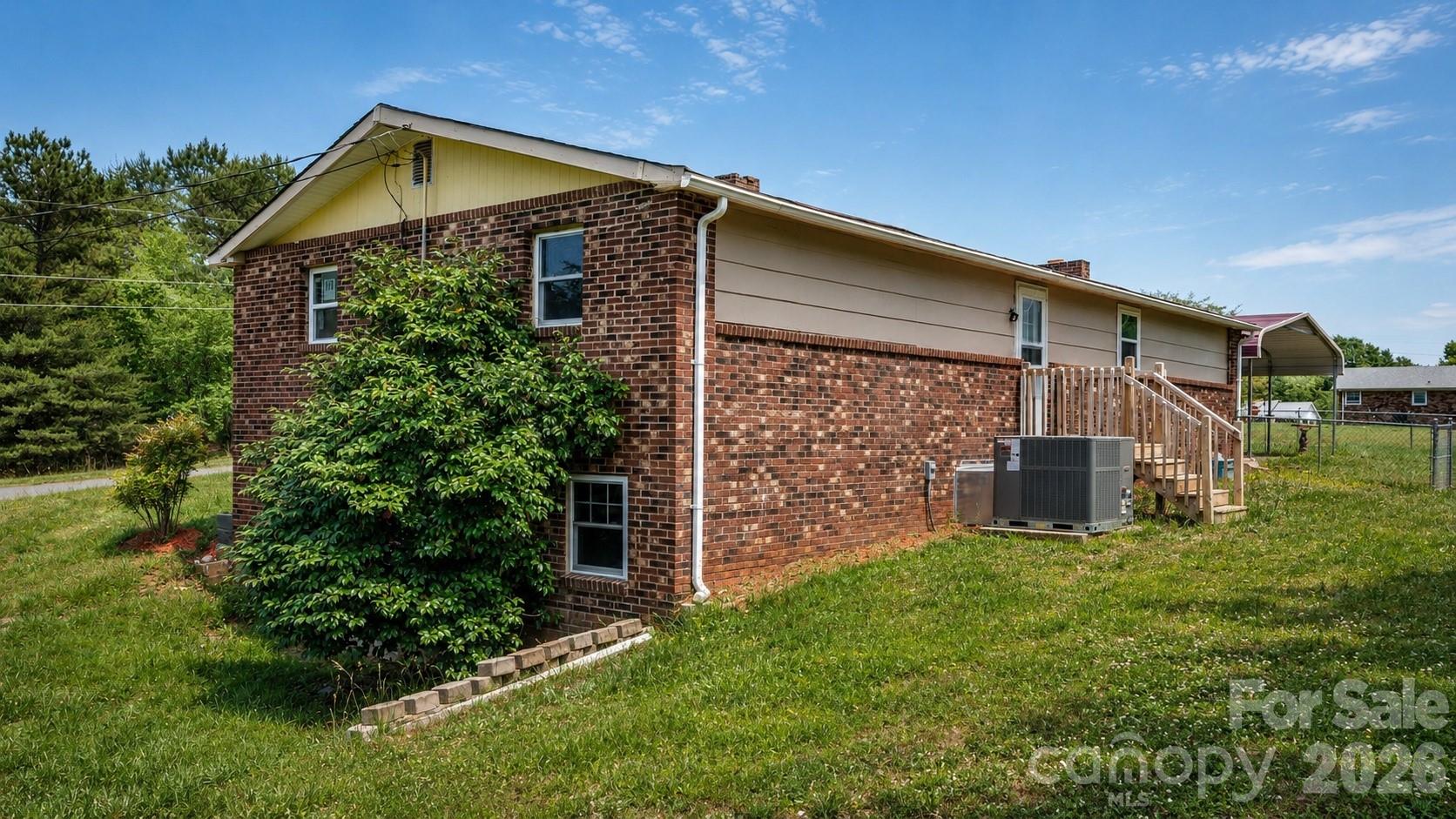 607 Carlos Street Property Photo 2