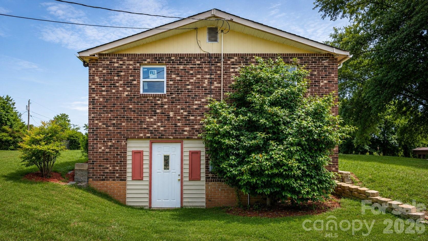 607 Carlos Street Property Photo 5