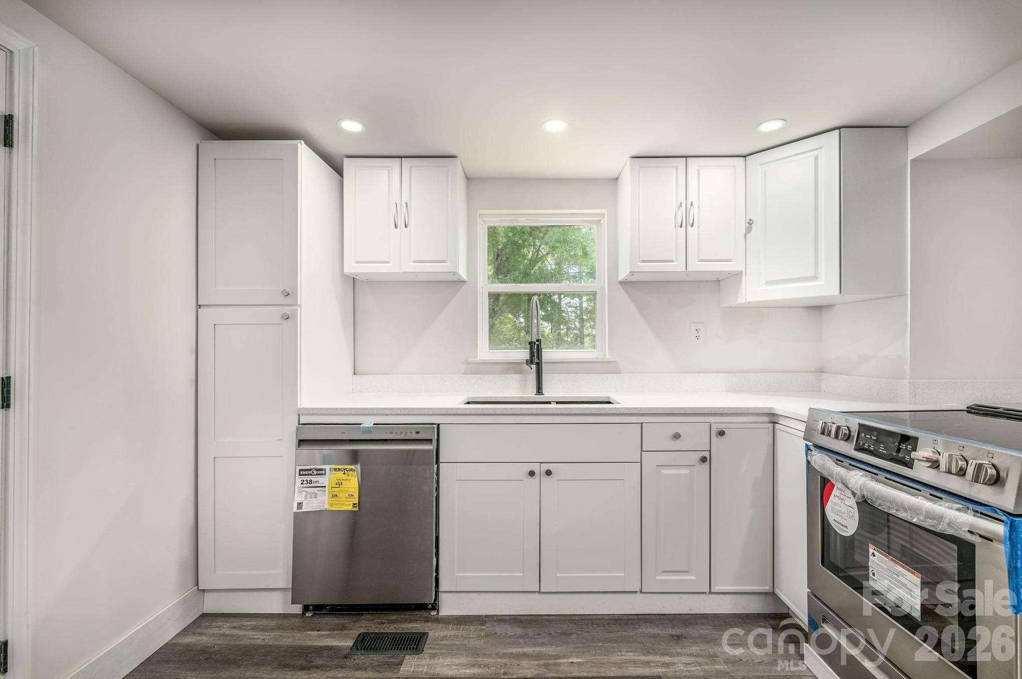 607 Carlos Street Property Photo 12