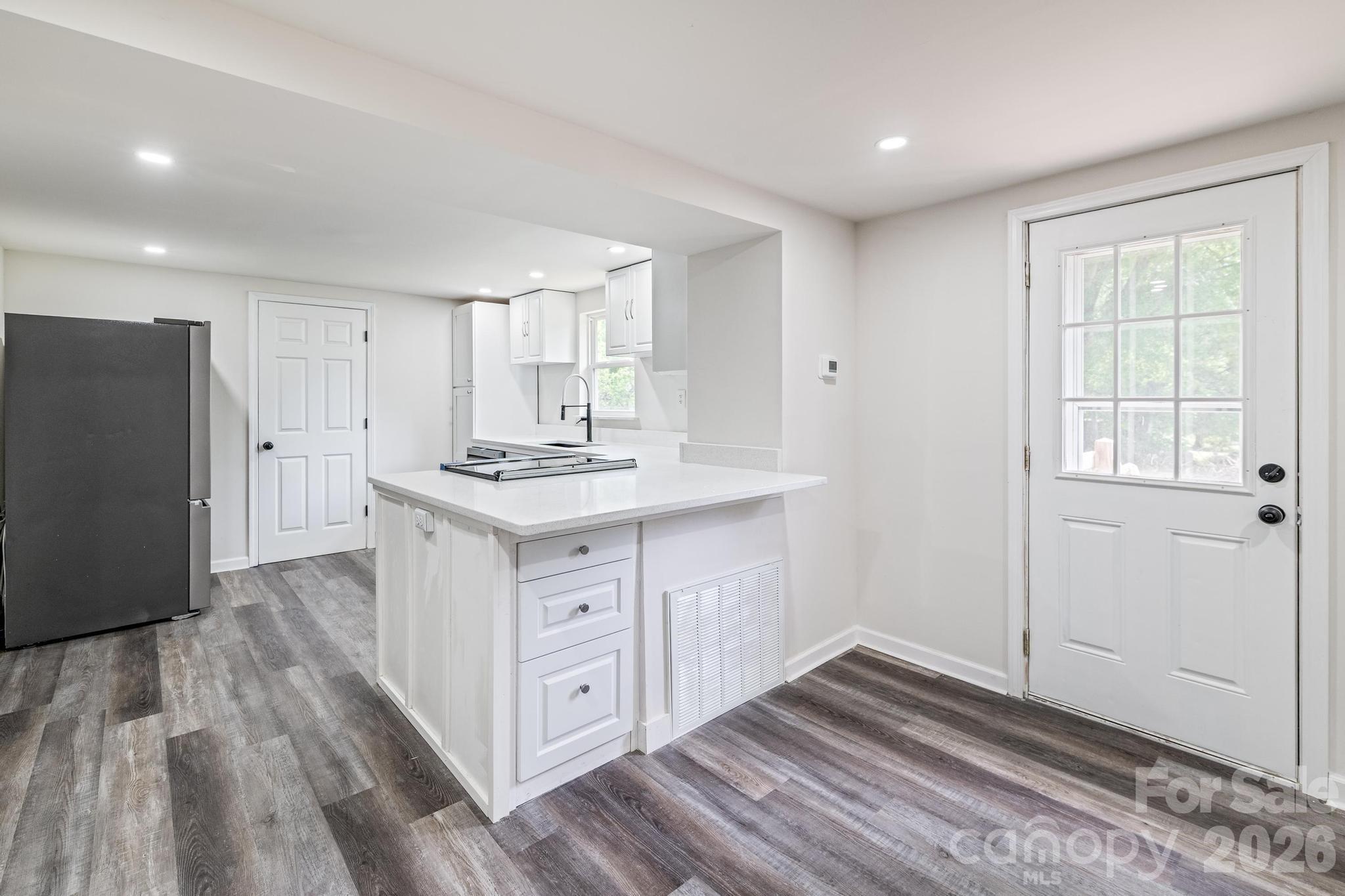 607 Carlos Street Property Photo 16
