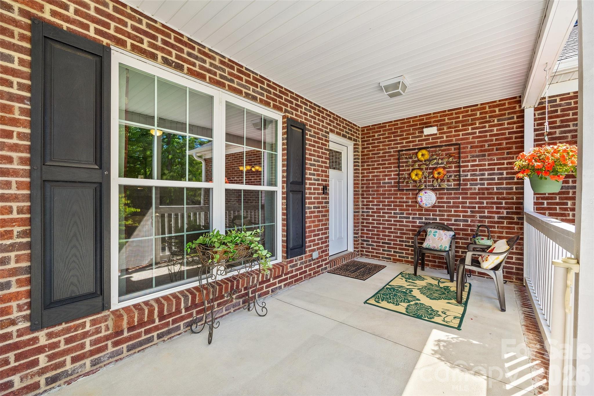 208 Victoria Circle Property Photo 2