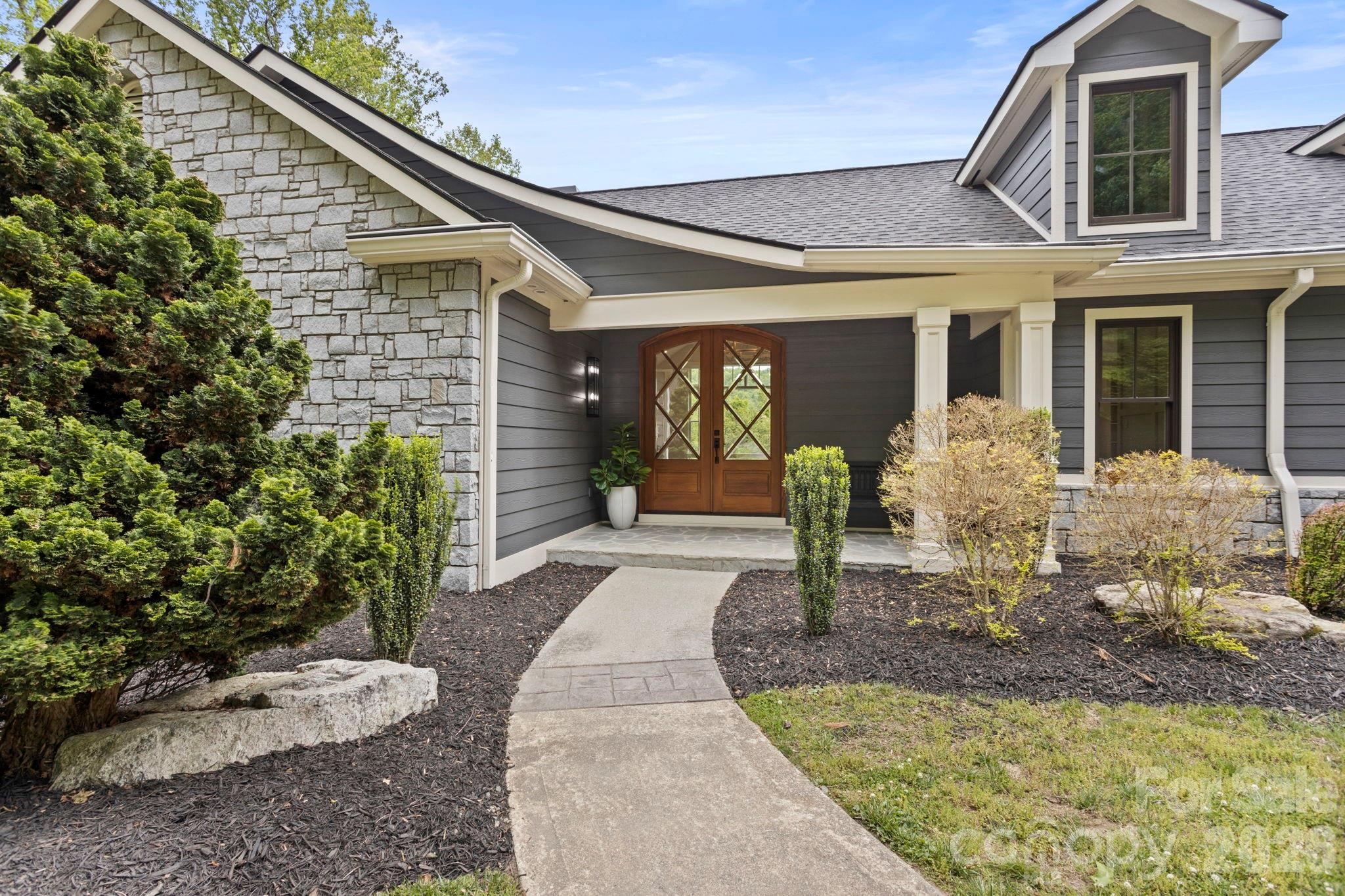 301 Winding Meadows Drive Property Photo 4