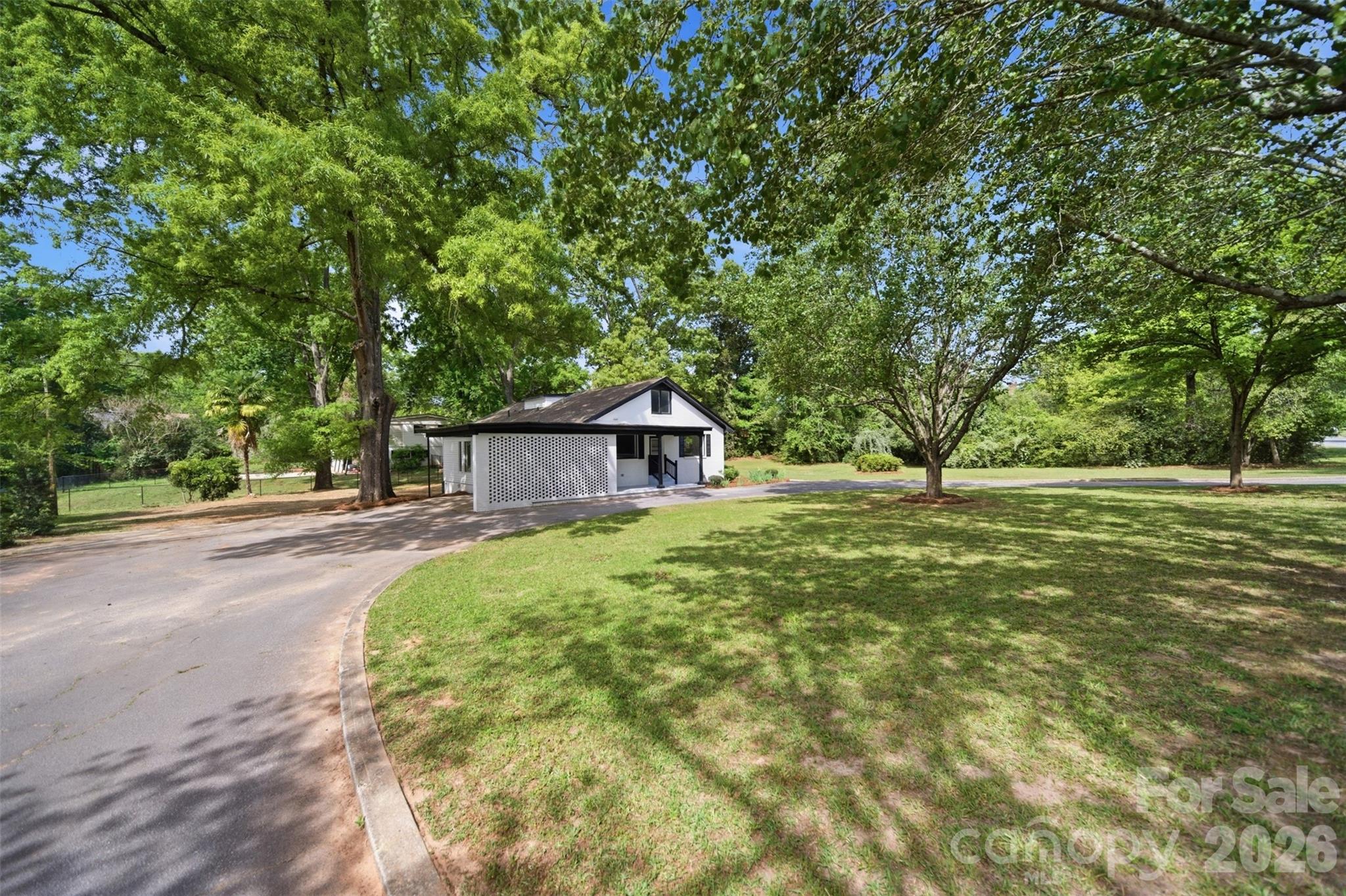 907 Amelia Street Property Photo 1