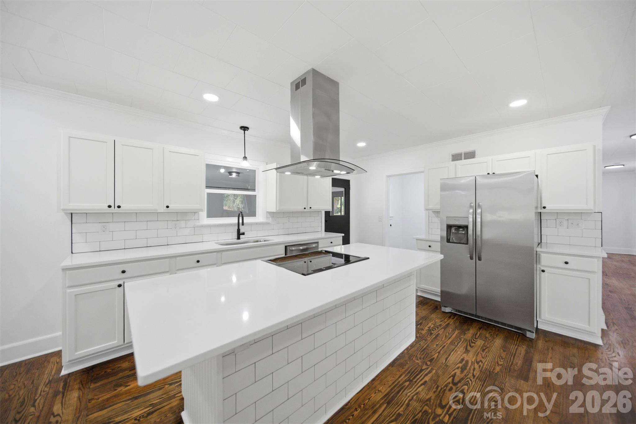 907 Amelia Street Property Photo 6