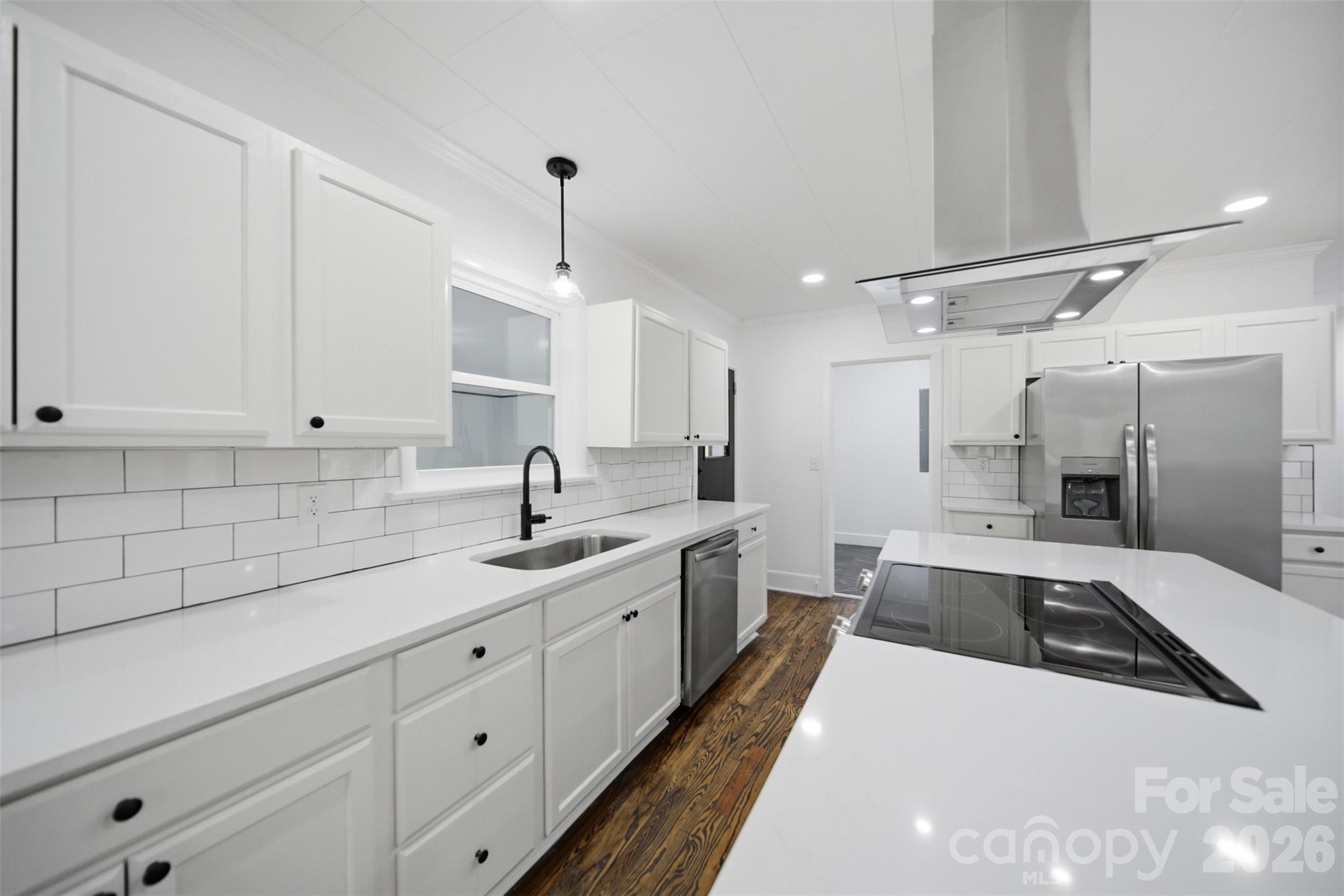 907 Amelia Street Property Photo 7