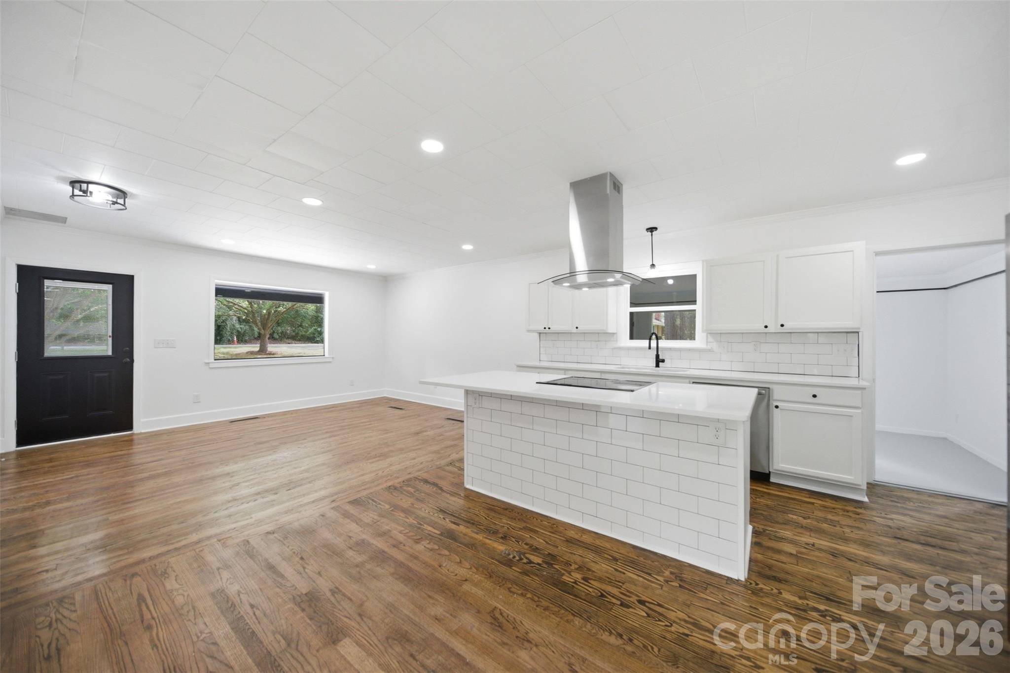 907 Amelia Street Property Photo 10