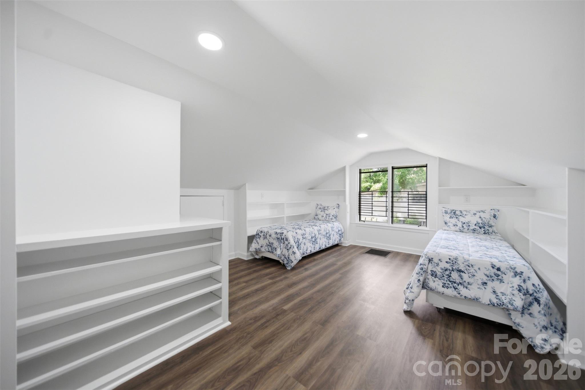907 Amelia Street Property Photo 28