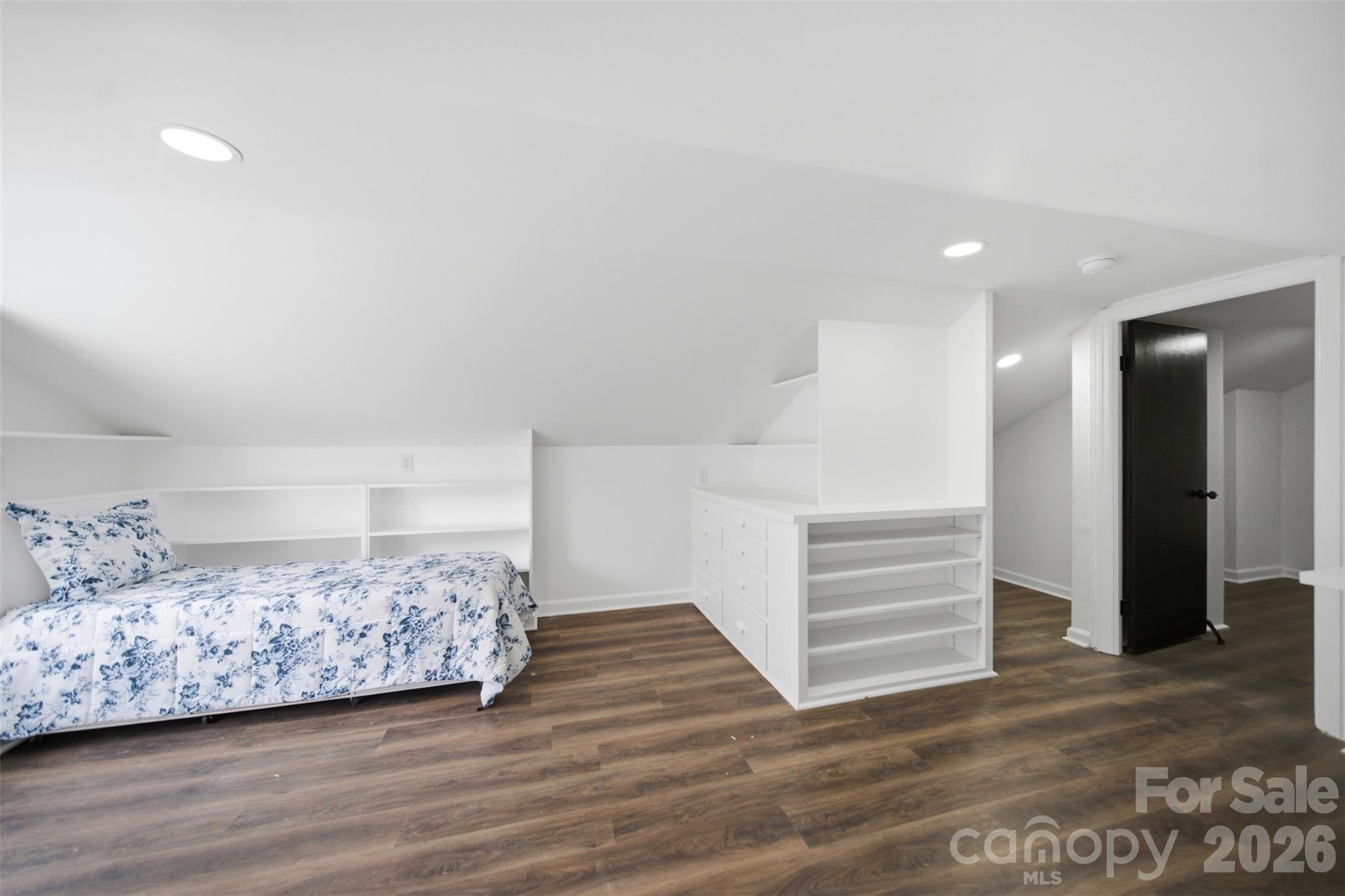 907 Amelia Street Property Photo 29