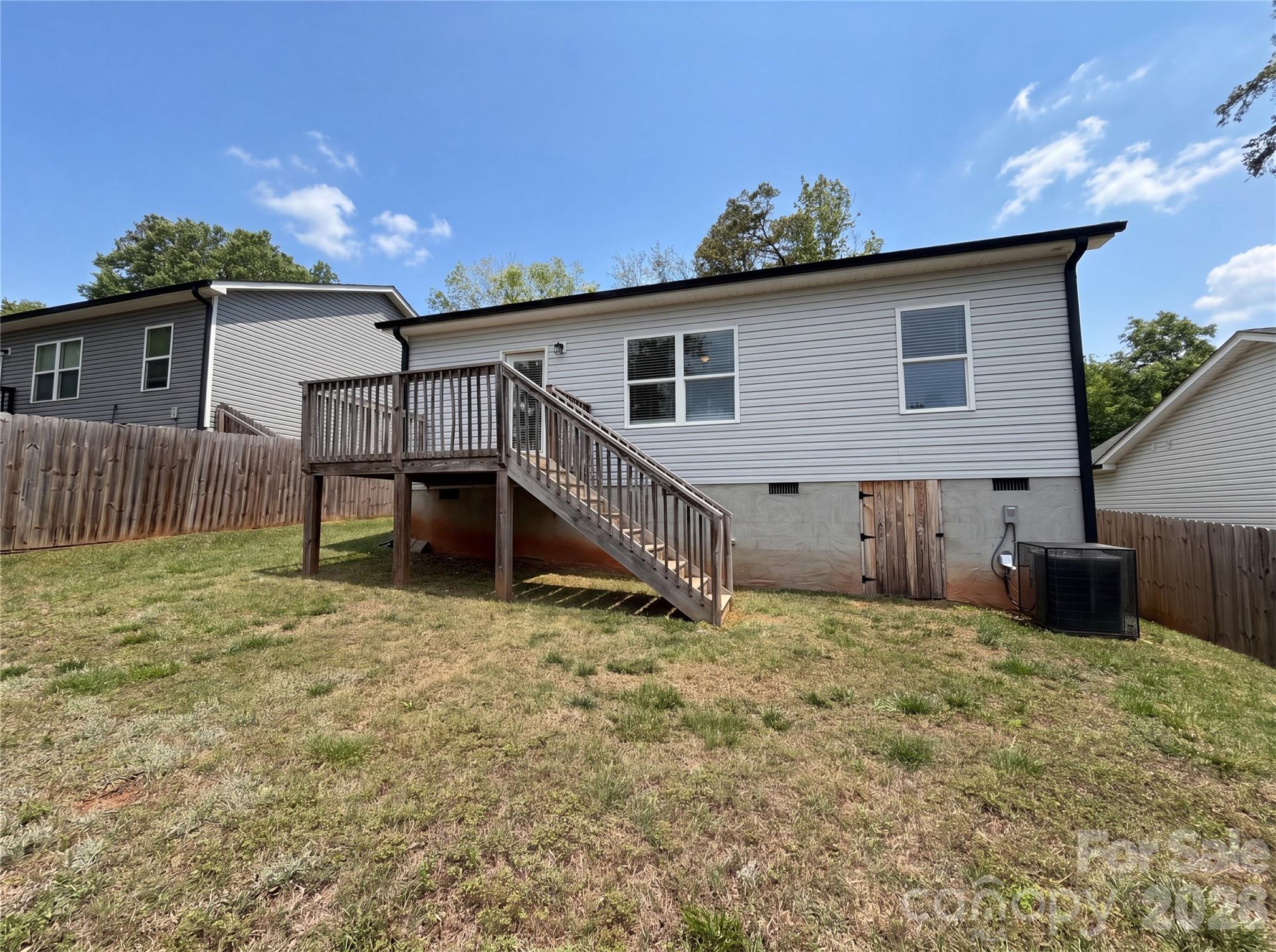 5704 Woodard Street Property Photo 5