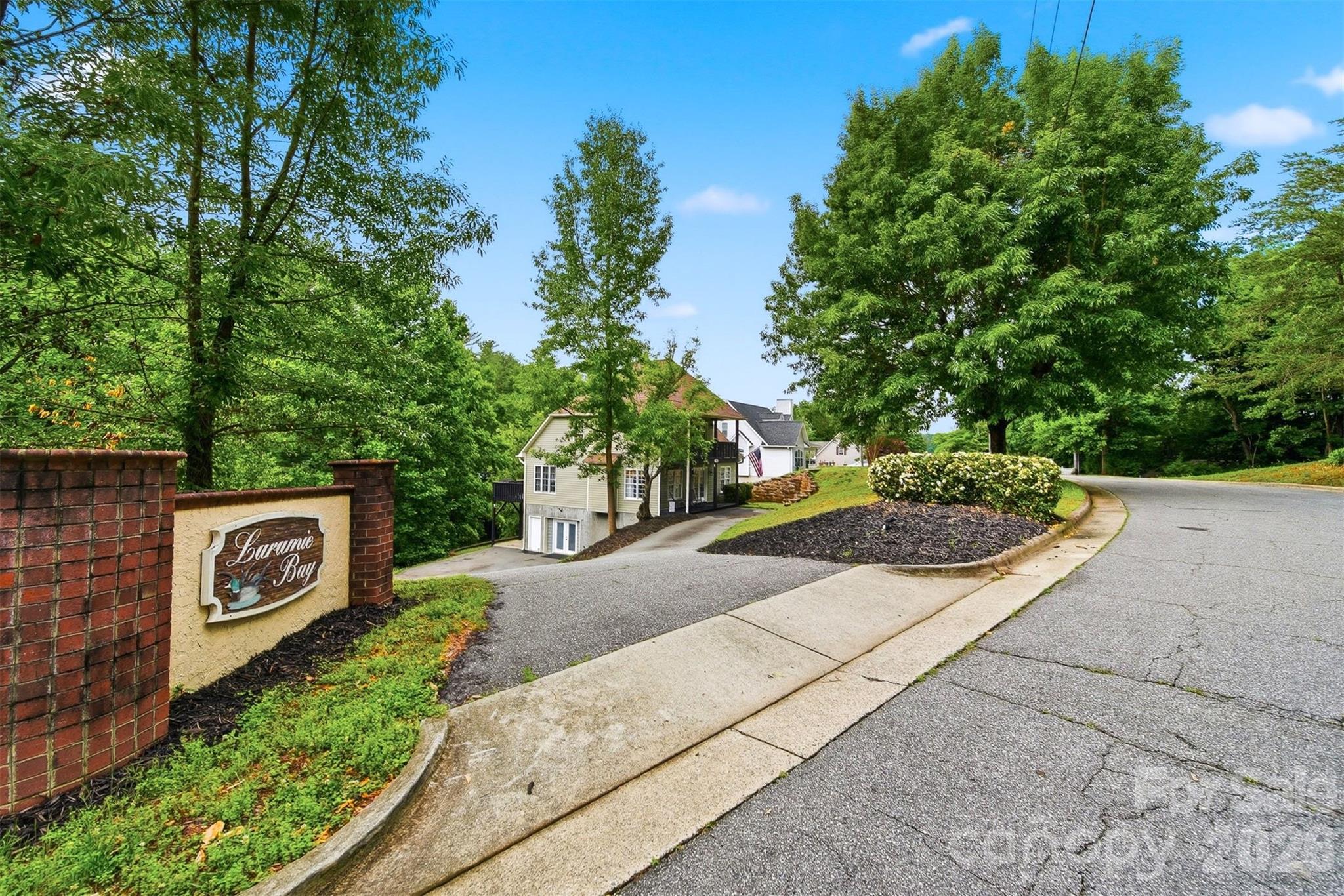 909 36th Avenue Property Photo 1