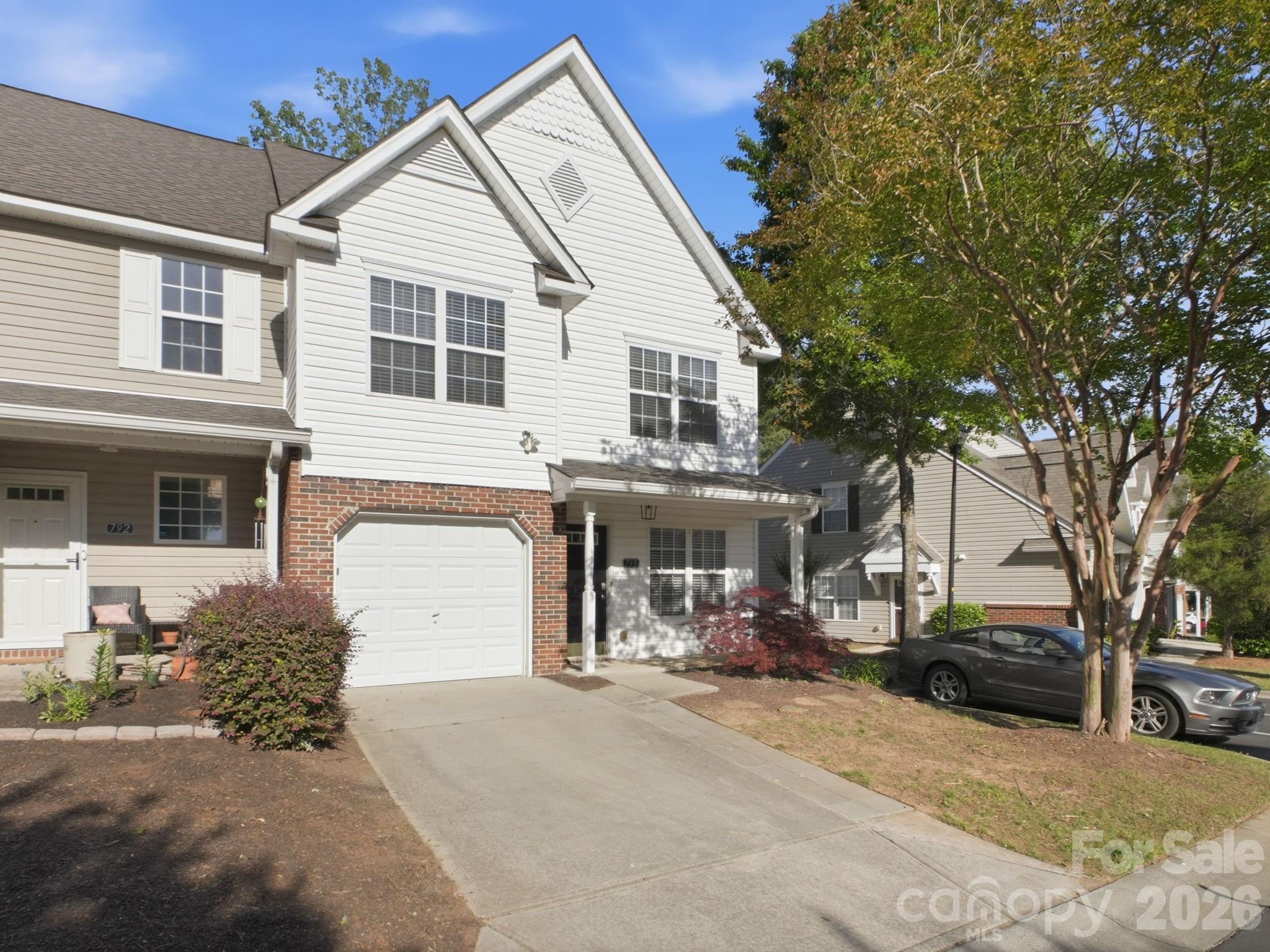 790 Rock Lake Glen Property Photo 10