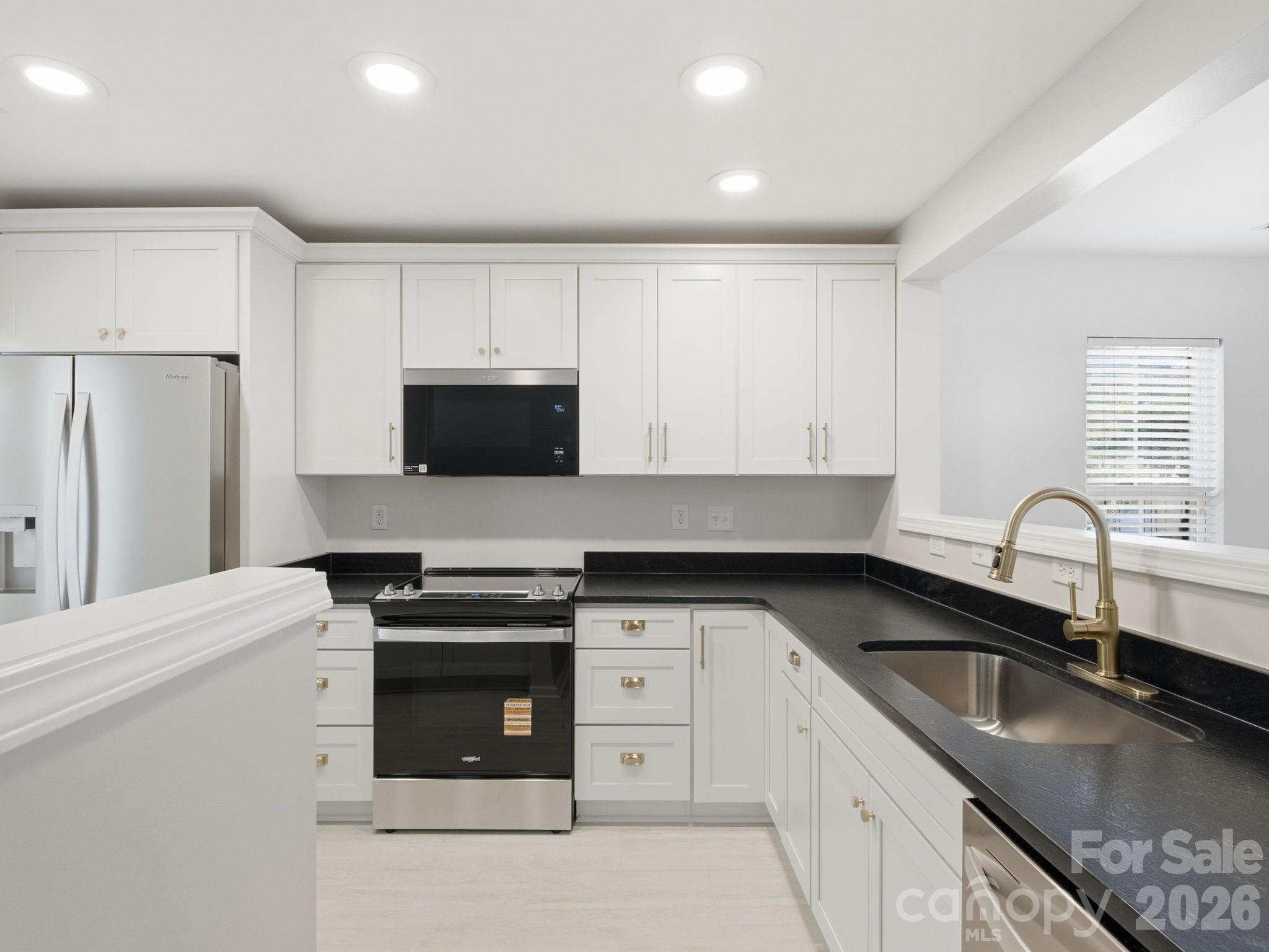 790 Rock Lake Glen Property Photo 11