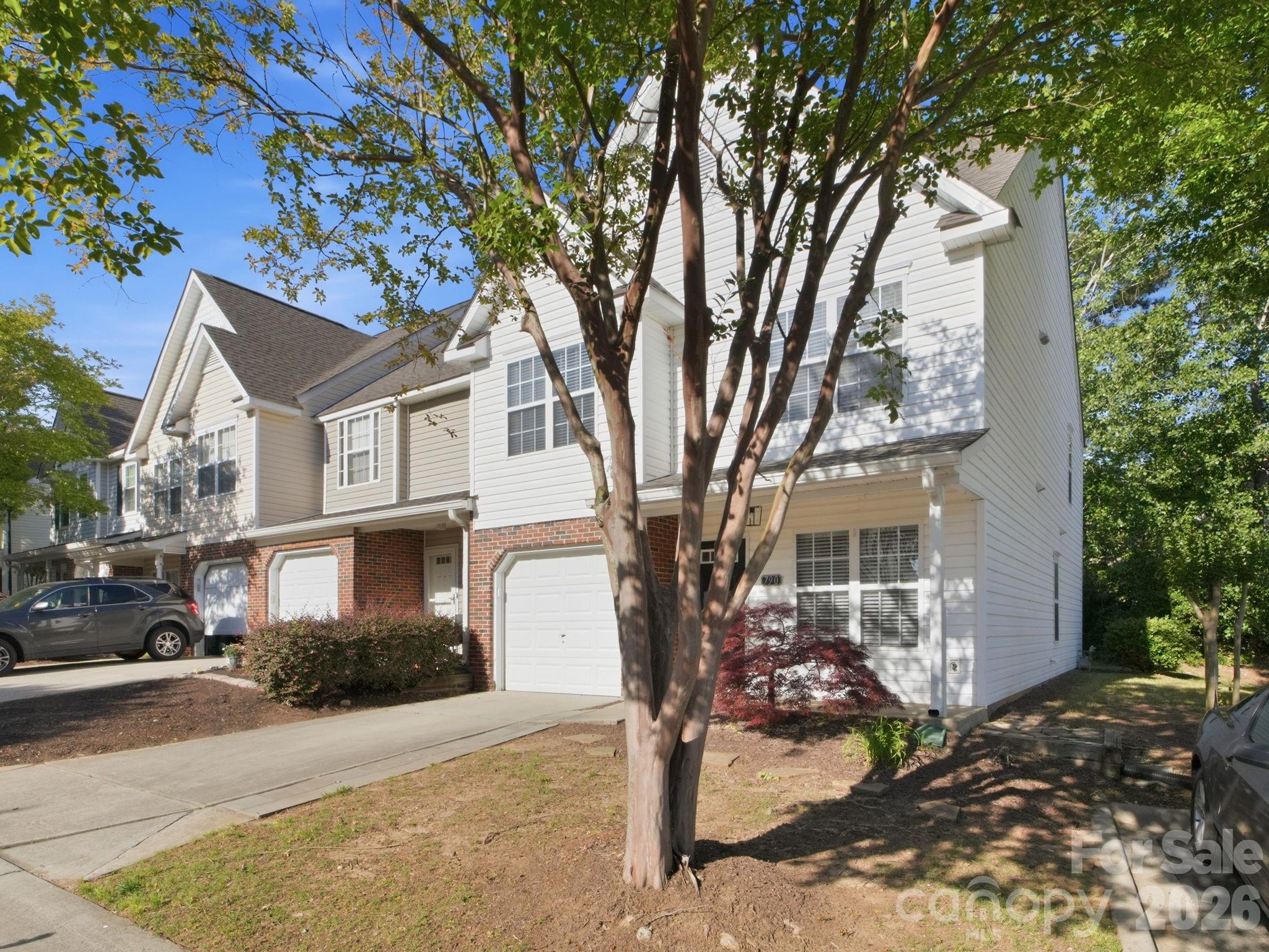 790 Rock Lake Glen Property Photo 36