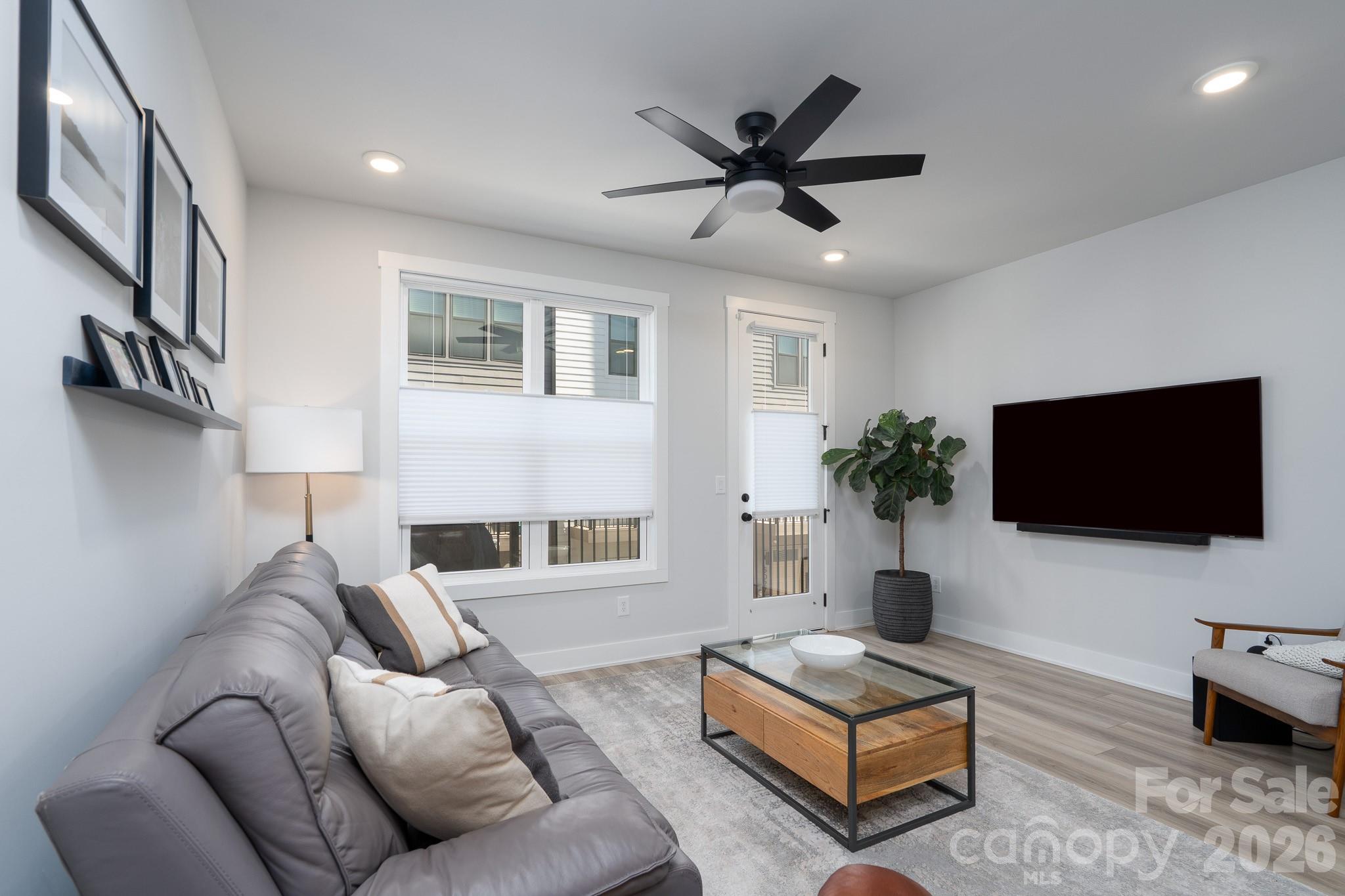 5018 Tiny Lane Property Photo 3