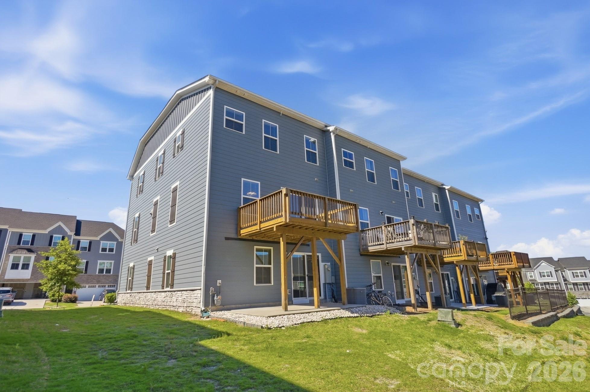 921 Portrush Lane Property Photo 38