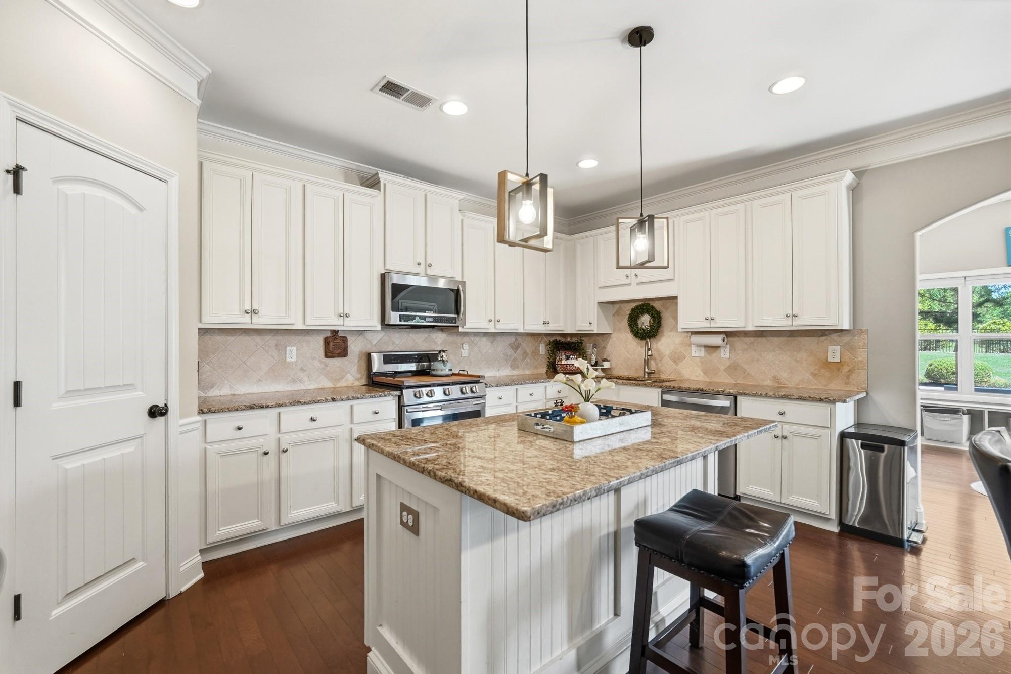 1711 Laurel Hill Drive Property Photo 10