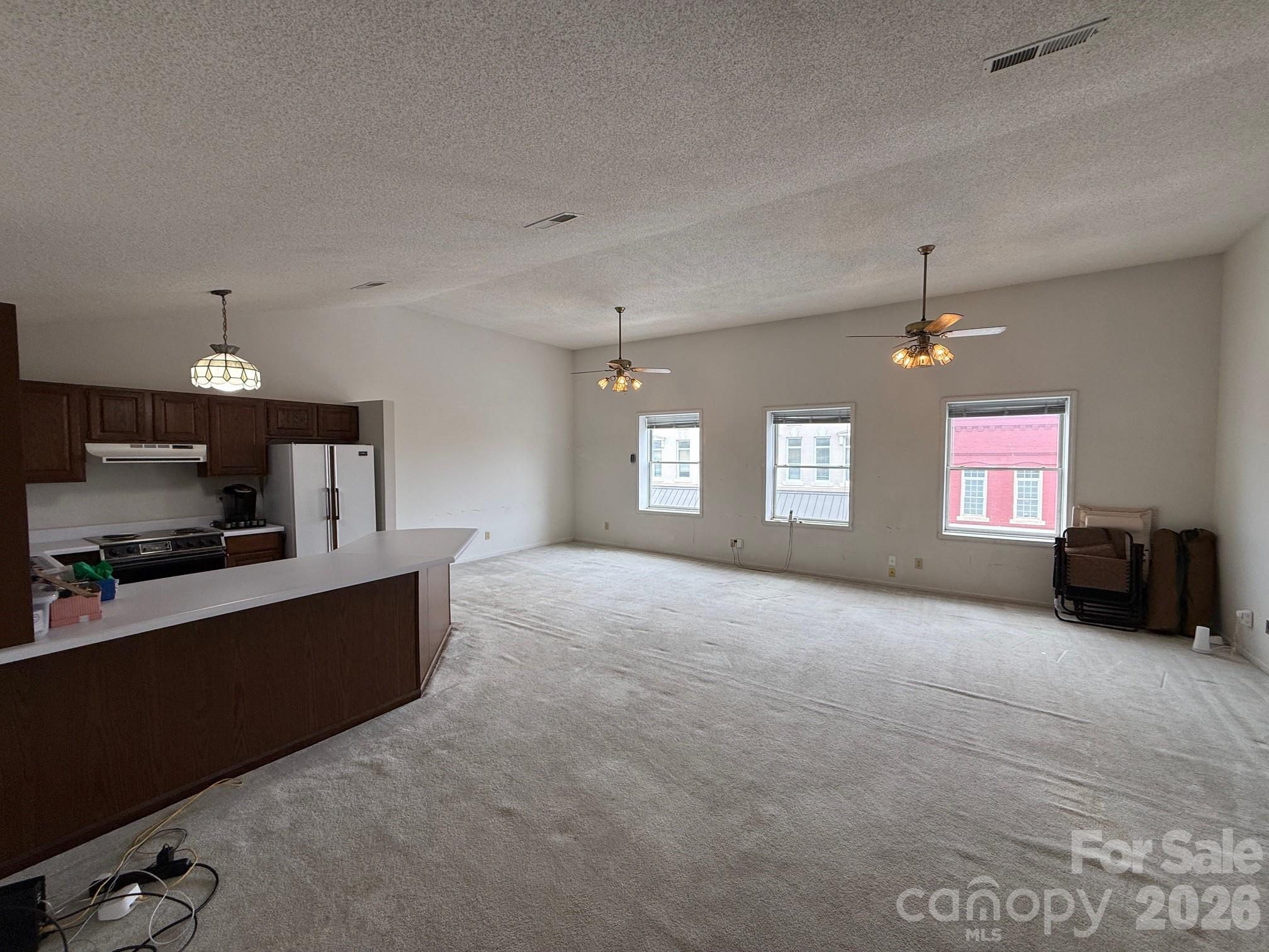 112 E Wade Street Property Photo 4