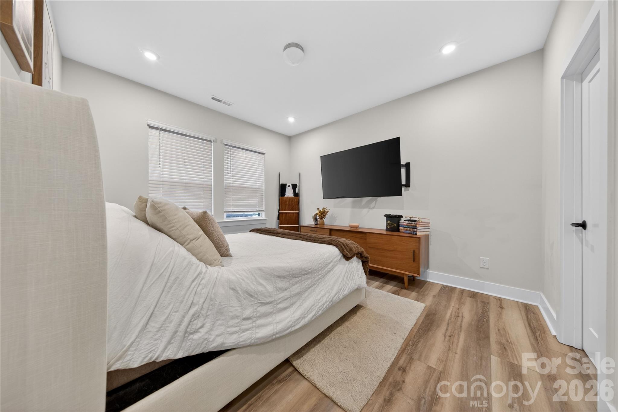 4033 Polluck Way Property Photo 4