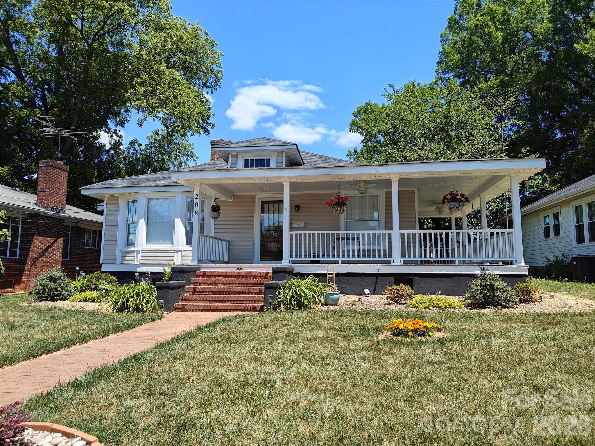 208 Heilig Avenue Property Photo 1
