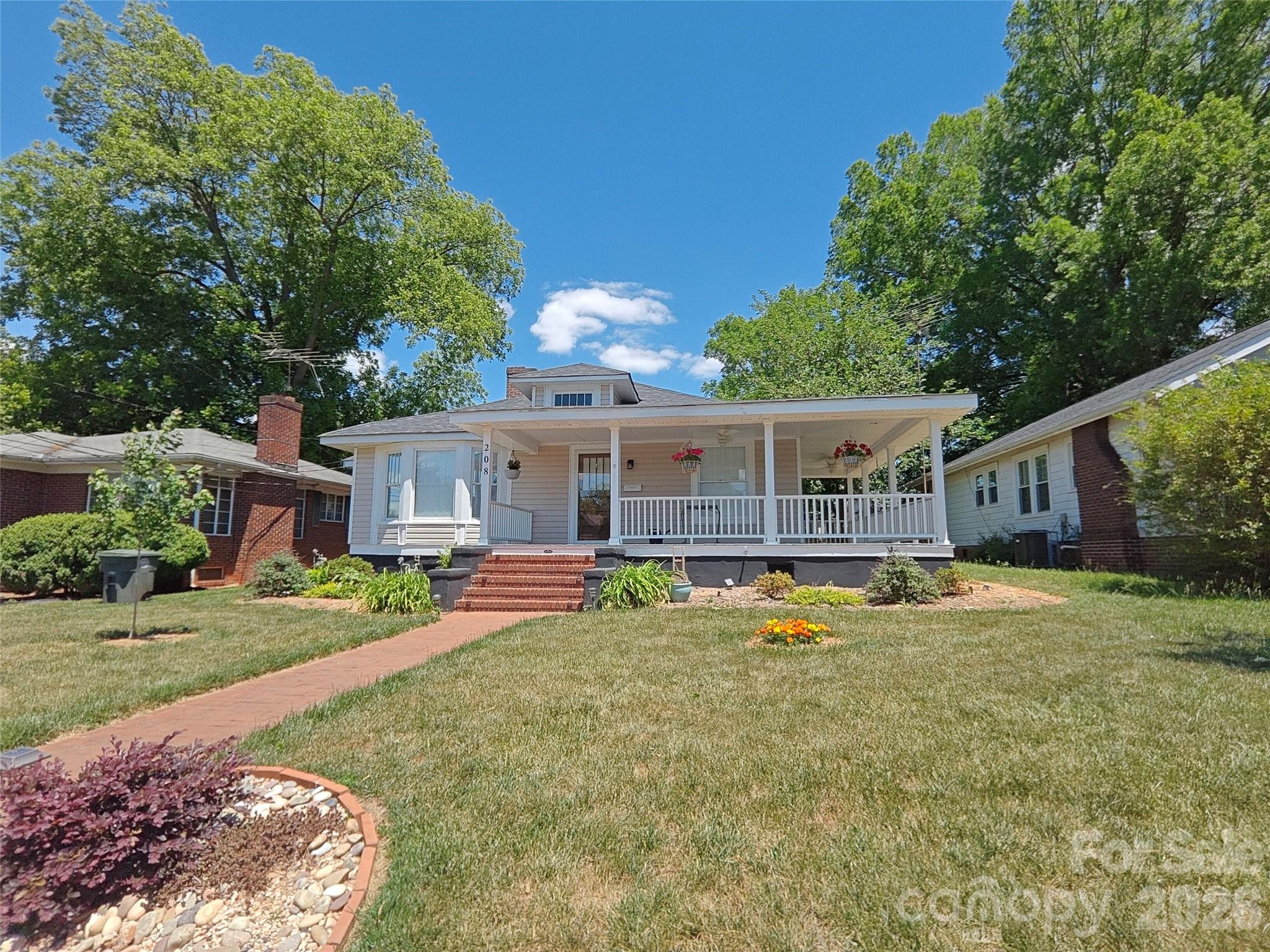 208 Heilig Avenue Property Photo 2