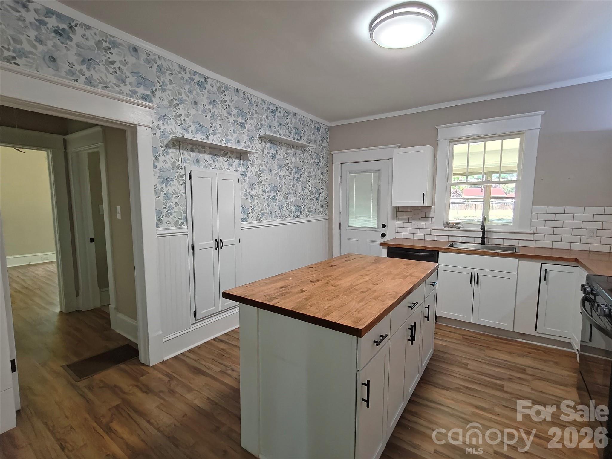 208 Heilig Avenue Property Photo 7