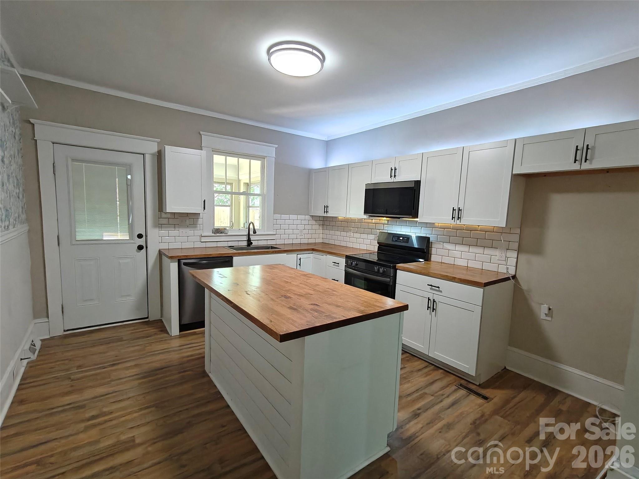 208 Heilig Avenue Property Photo 8