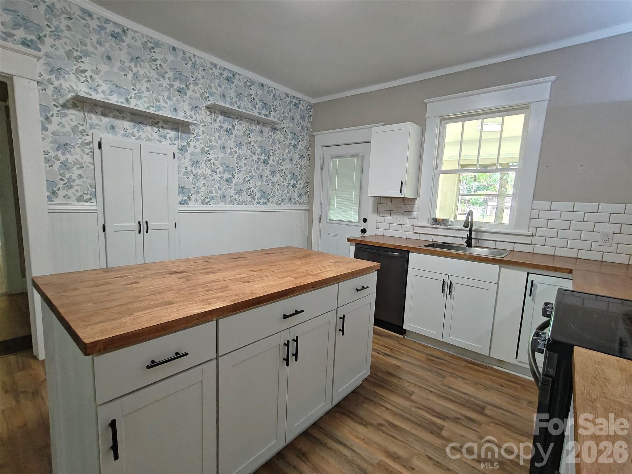 208 Heilig Avenue Property Photo 10