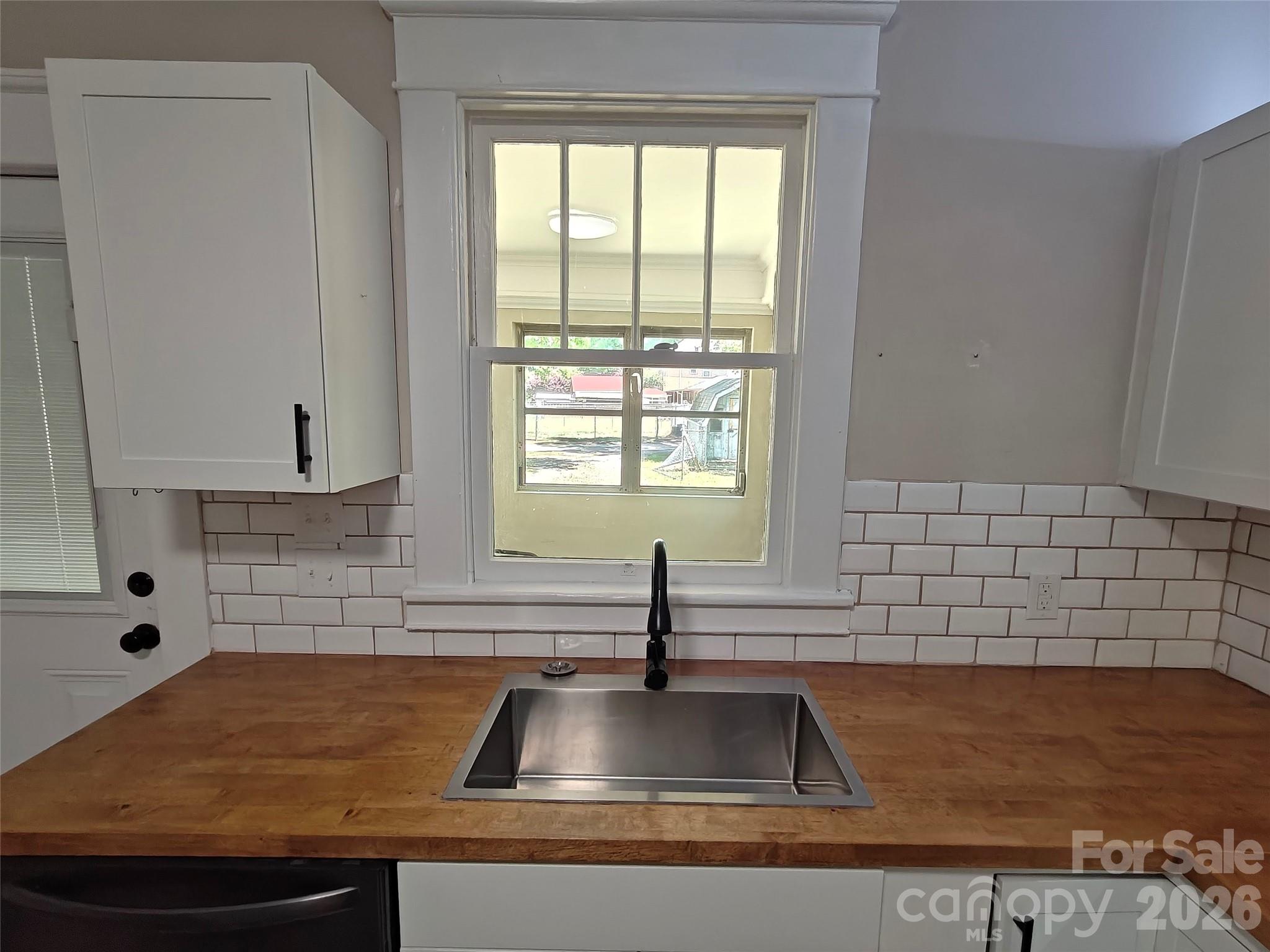 208 Heilig Avenue Property Photo 11